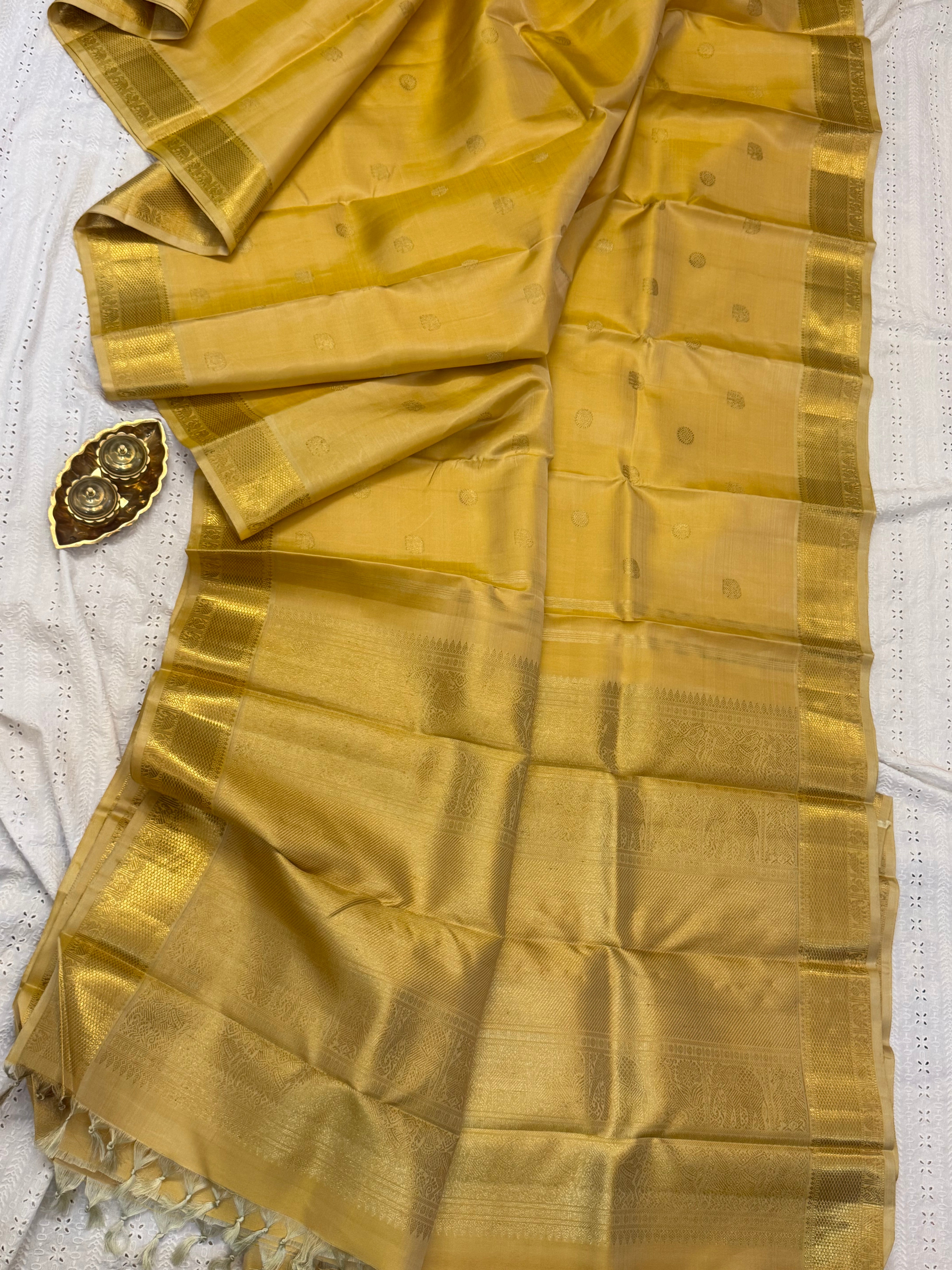 Golden yellow elephant and chakram Butta body / kanjipuram silk saree CLSA1276