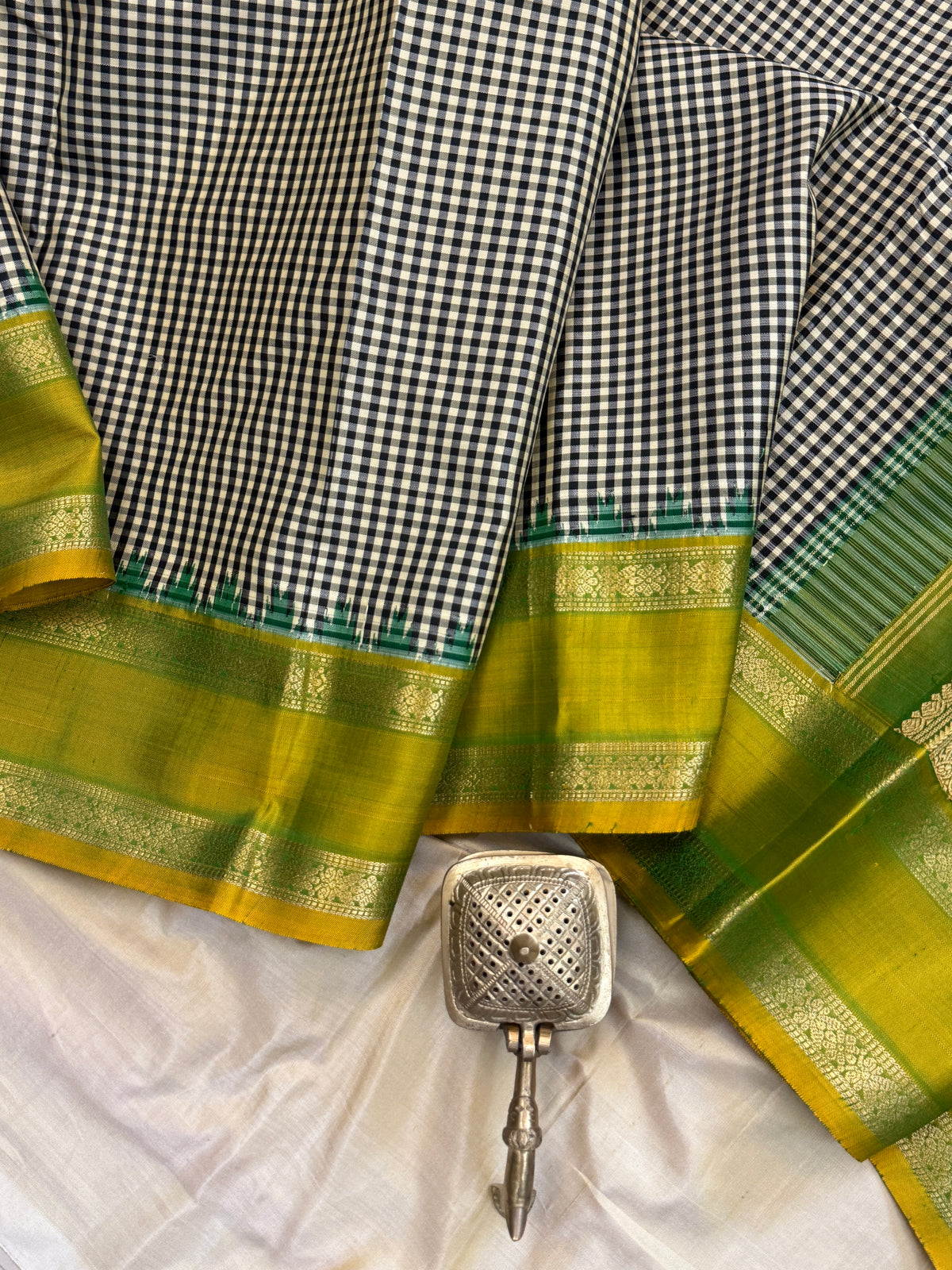 Special edition-black and white podi kattam with Rettapet border and Korvai silk saree/clsa 12583