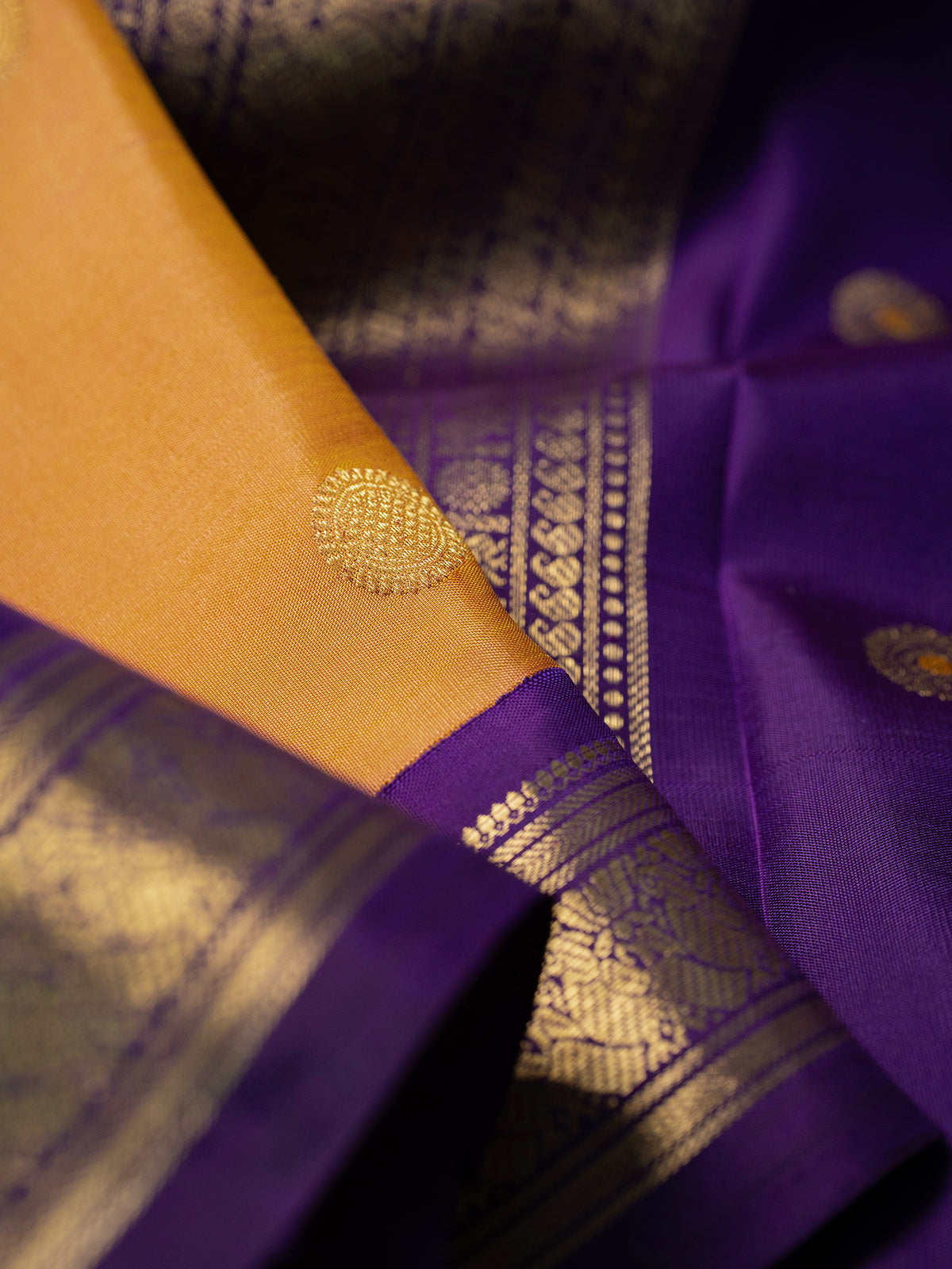 Yellow shot orange and purple small kai korvai border / Kanjipuram Silk Saree CLSA10053