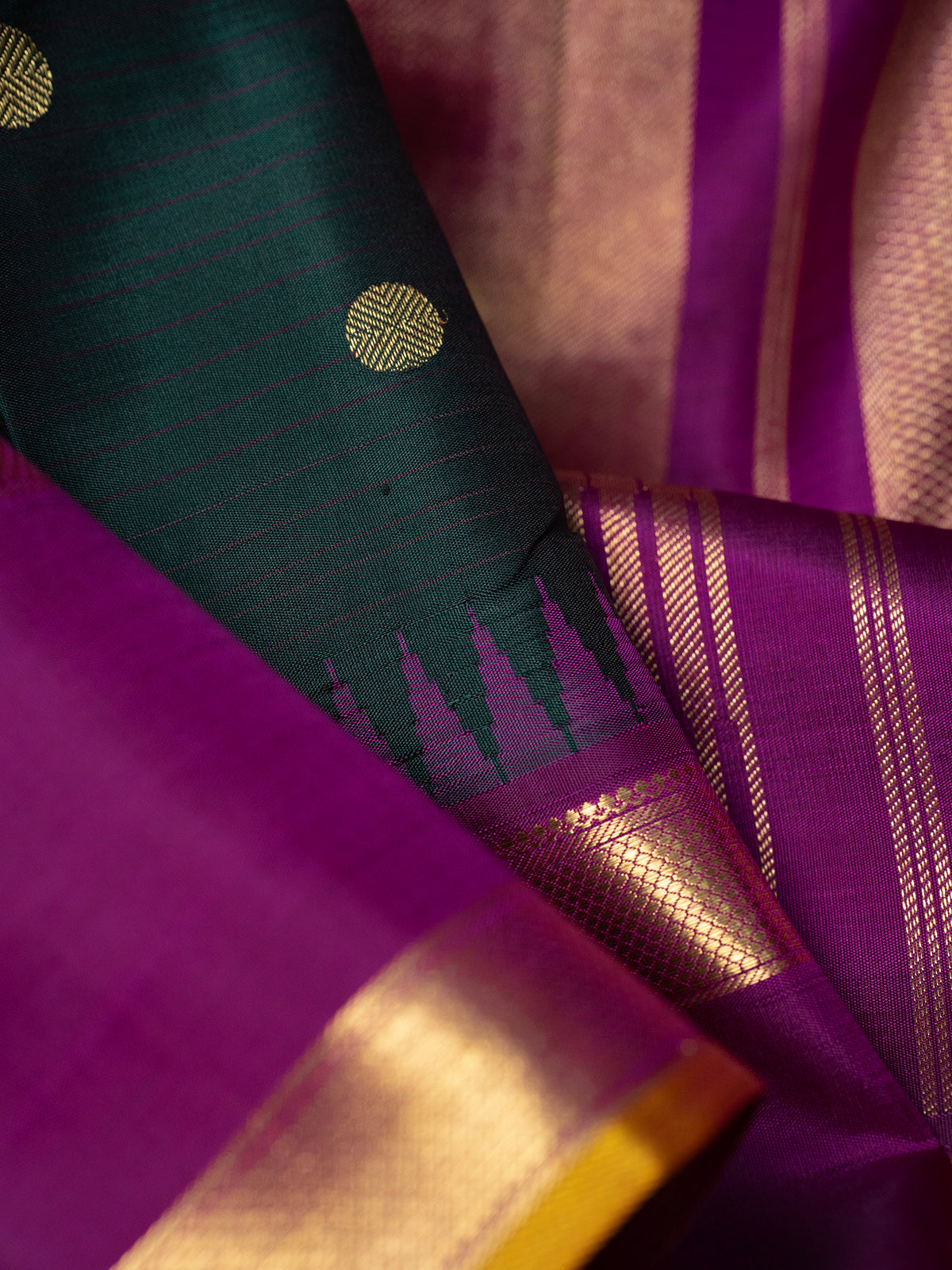 Bottle green and body thread line with Zari butta korvai pure zari/Kanjipuram Silk Saree CLSA10612