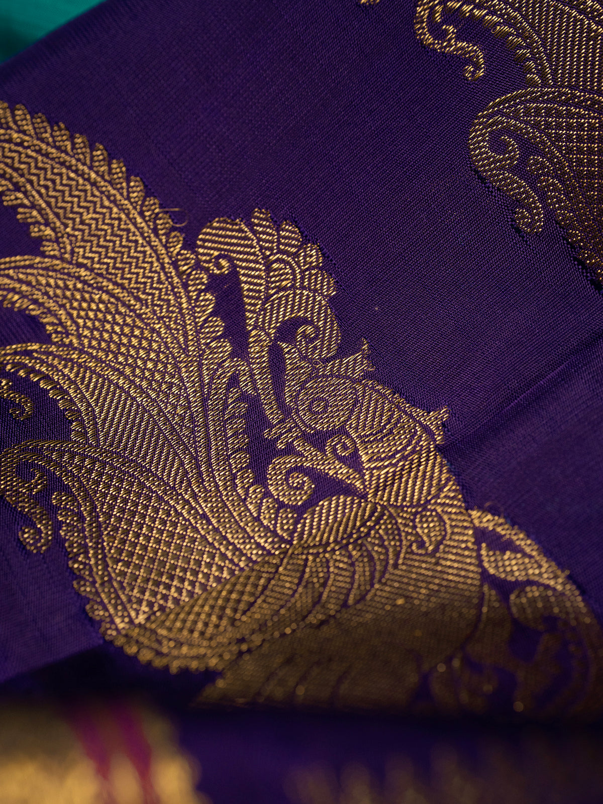 Green shot blue and dark blue kai korvai unique pallu/ Kanjipuram Silk Saree CLSA10965