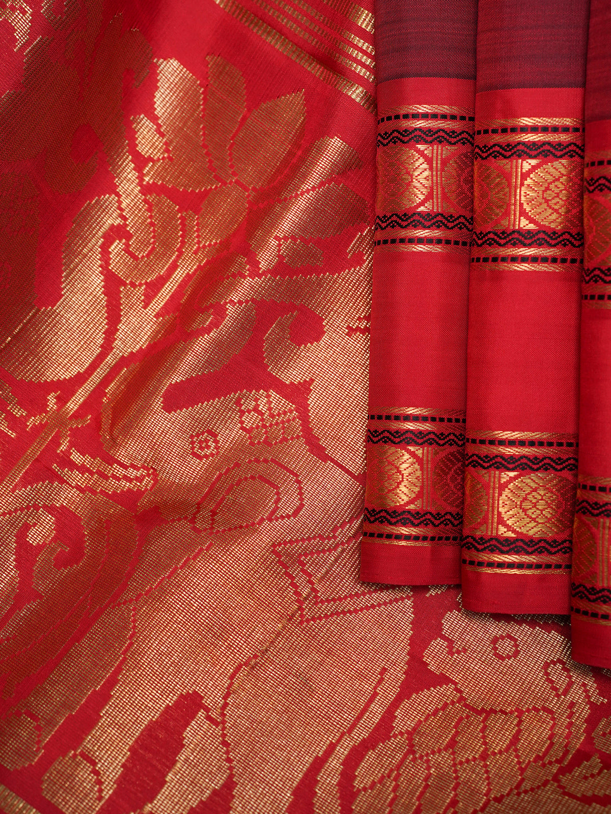 Master weaver offwhite and red rettapet border kai korvai and sorgavasal pallu / Kanjipuram Silk Saree CLSA2234