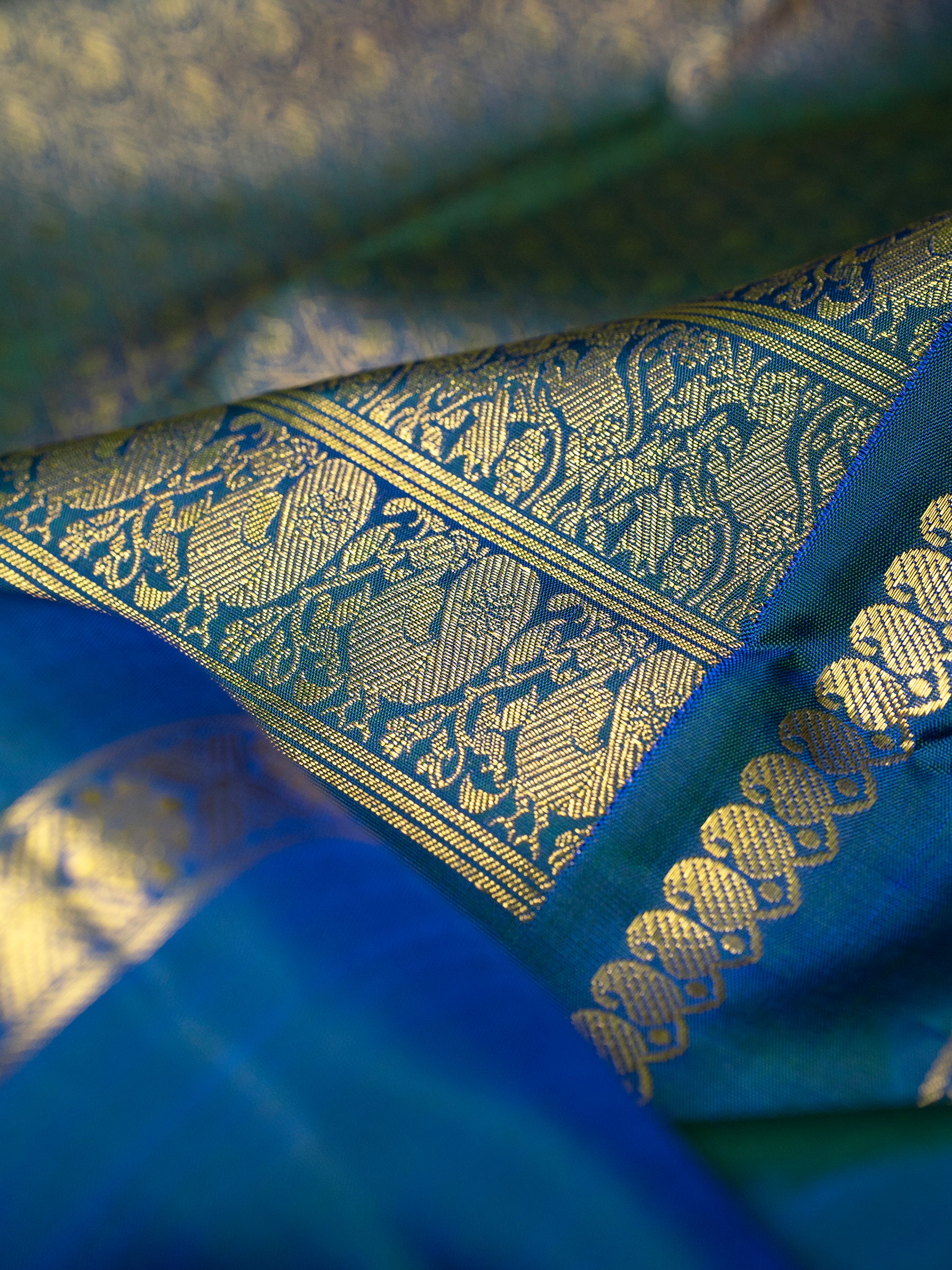 Vintage museum revival / pure Zari Kanjipuram Silk Saree CLSA11657