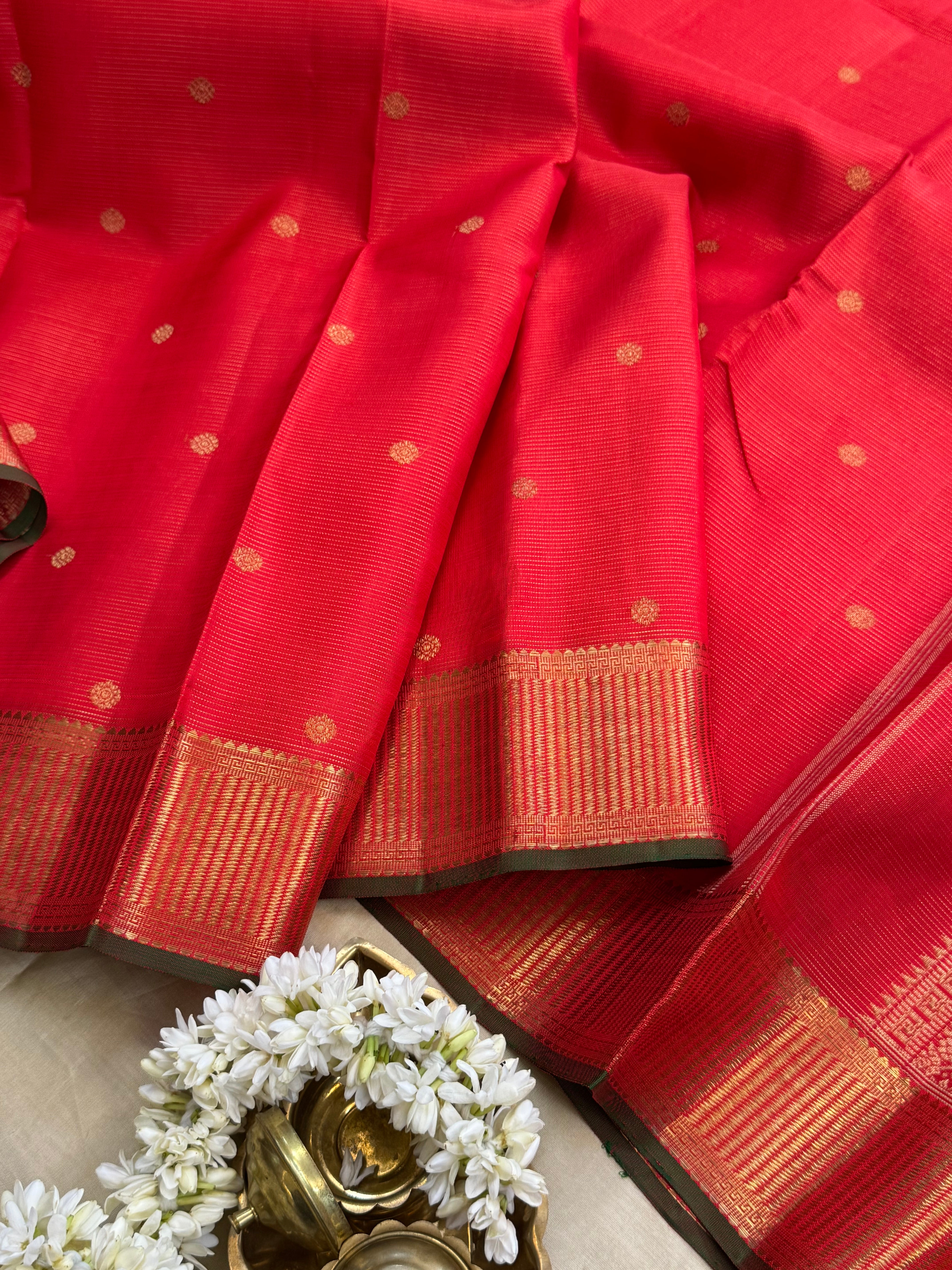 Chilli red Vairaoosi chakram Butta / kanjipuram silk