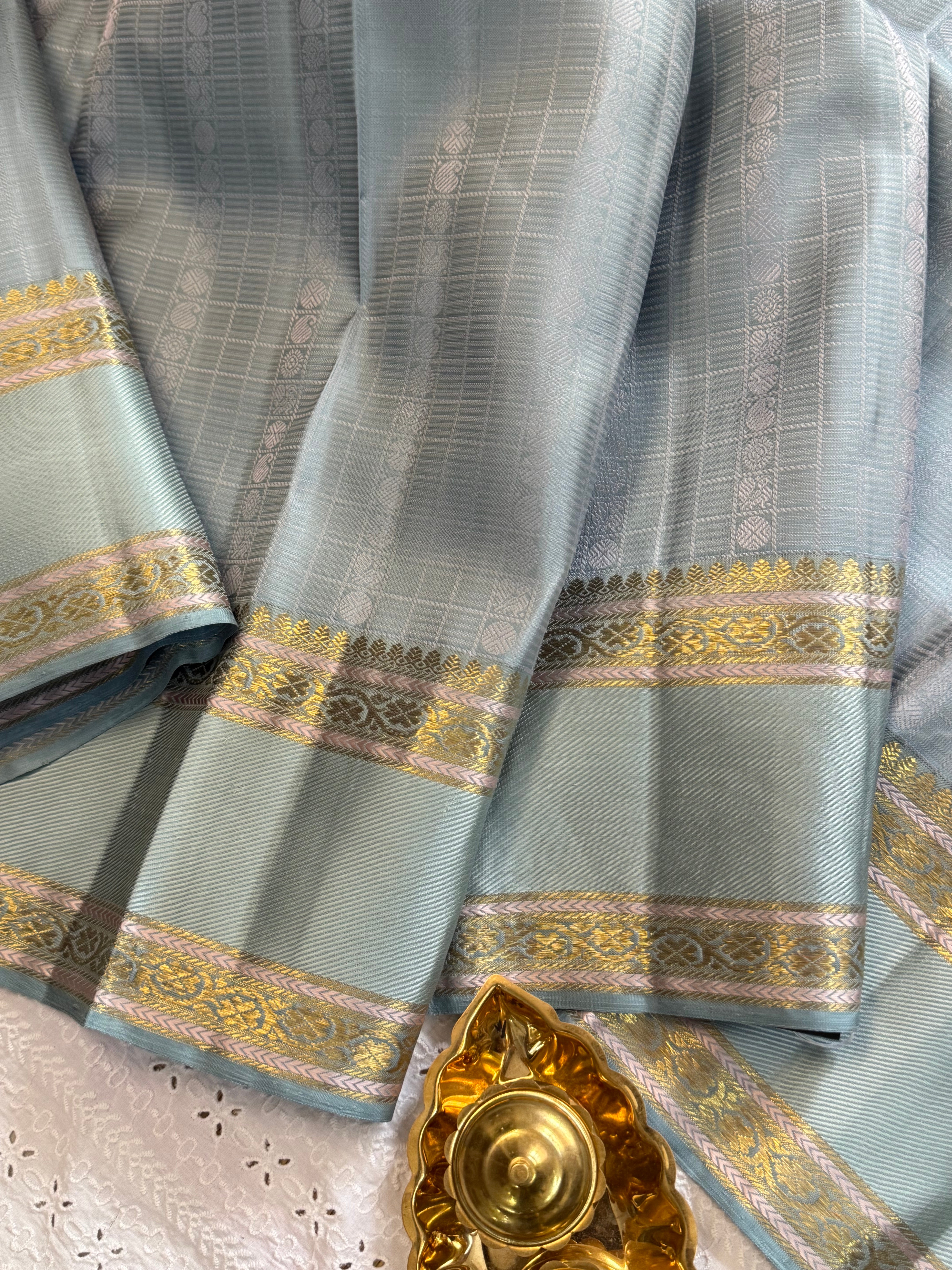 Powder blue kattam butta / Kanjipuram silk