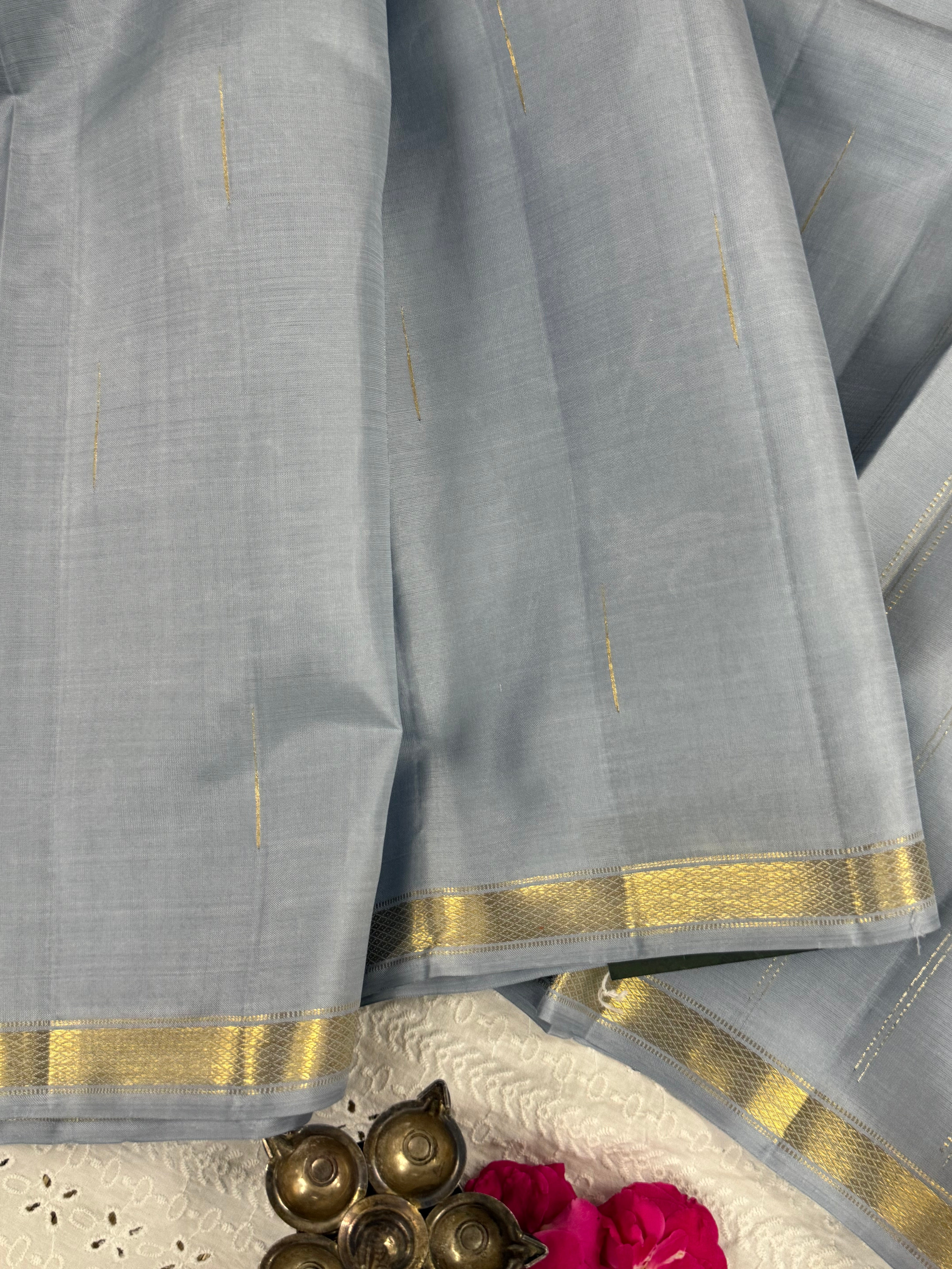 Silvery grey malli moggu small border/ Arani silk