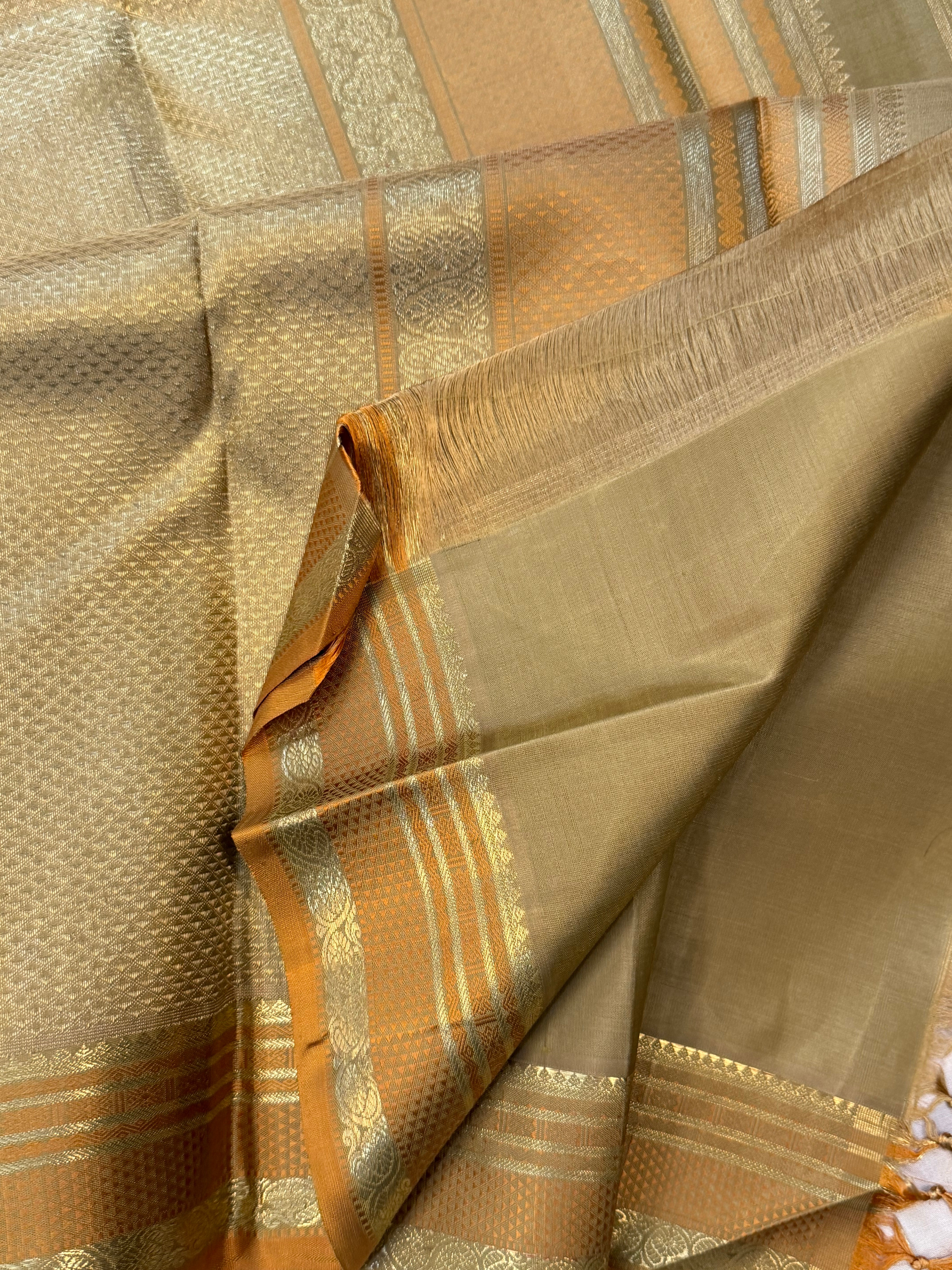 Light mehandi green colour pure Kanjipuram silk CL5789