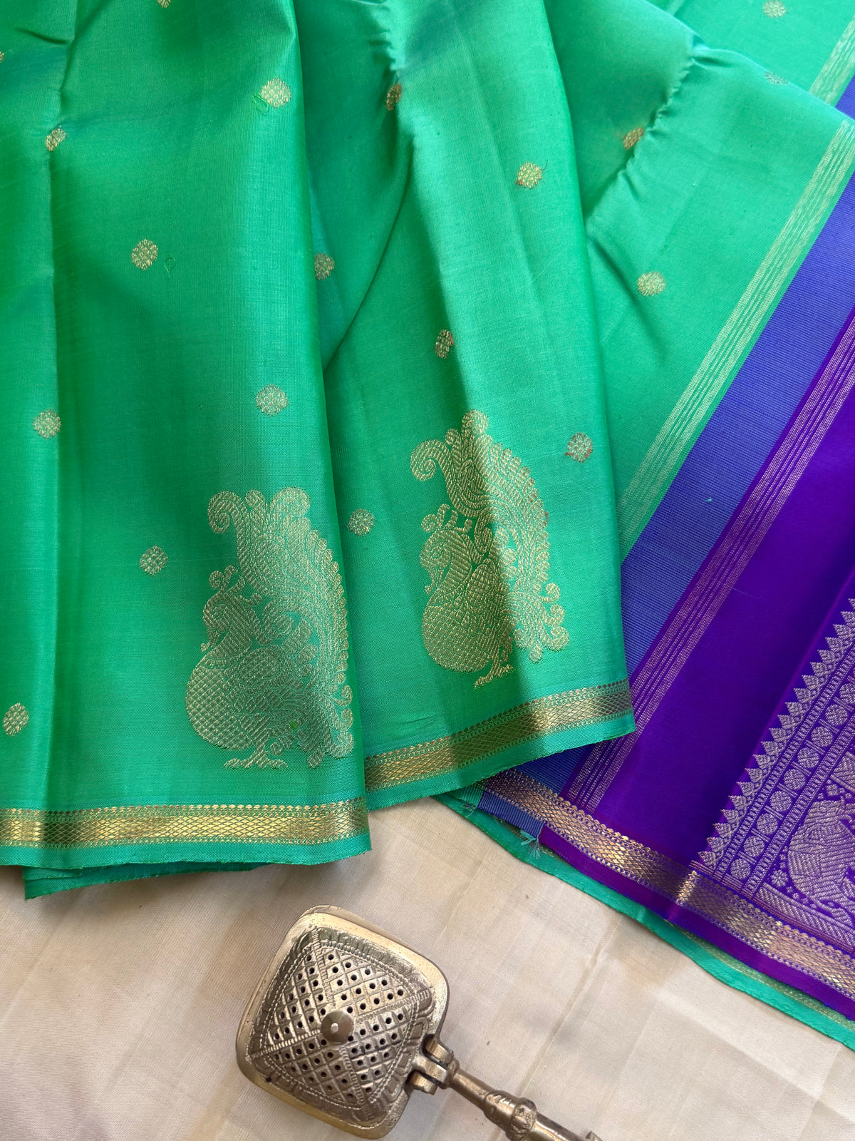 Colours of Navarathri sea green beetu Butta / pure Kanjipuram silk