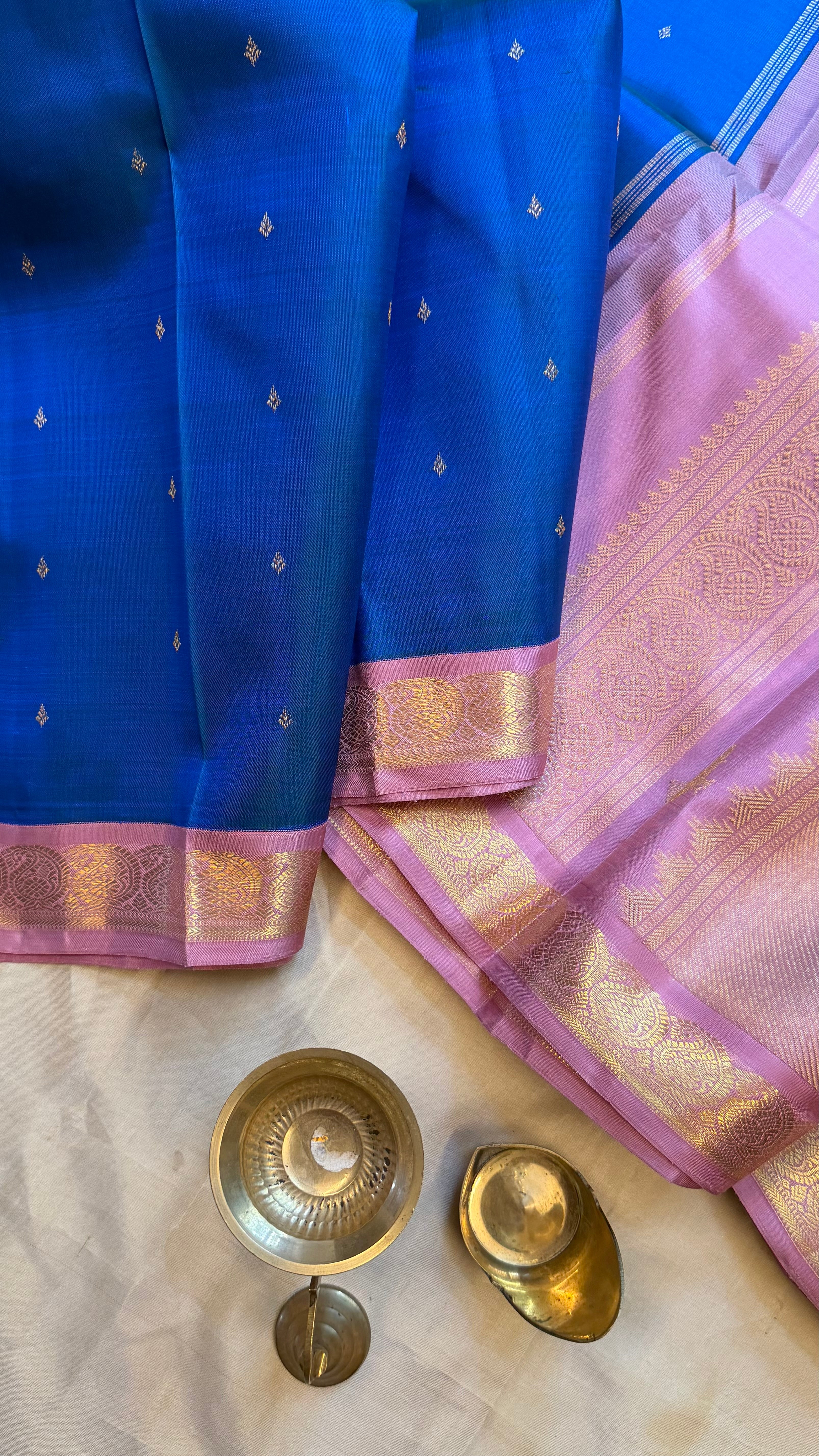 Moha : mayilkazhuthu pink Korvai /Kanjipuram silk