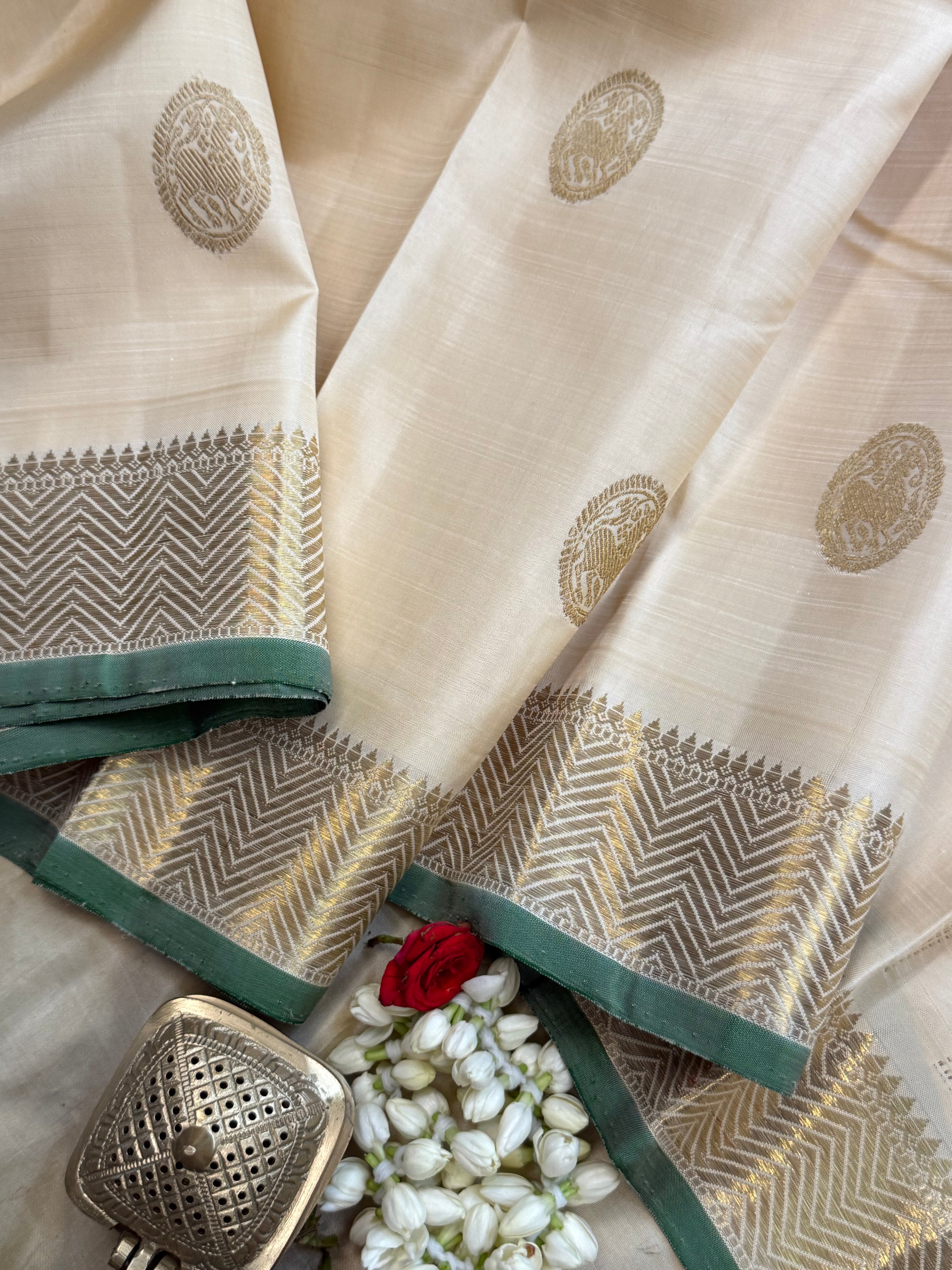Onam edit - Offwhite yazhi round butta / Kanjipuram silk CLSA4434