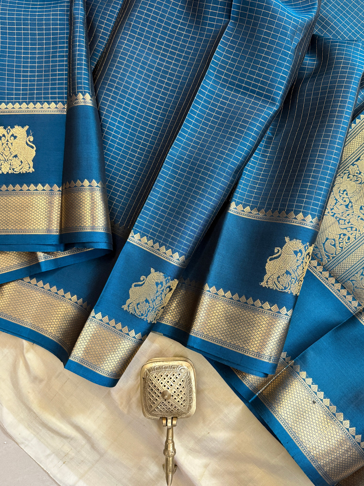 Special edition- mayilkazhuthu colour with Zari kattam silk saree/clsa 12561