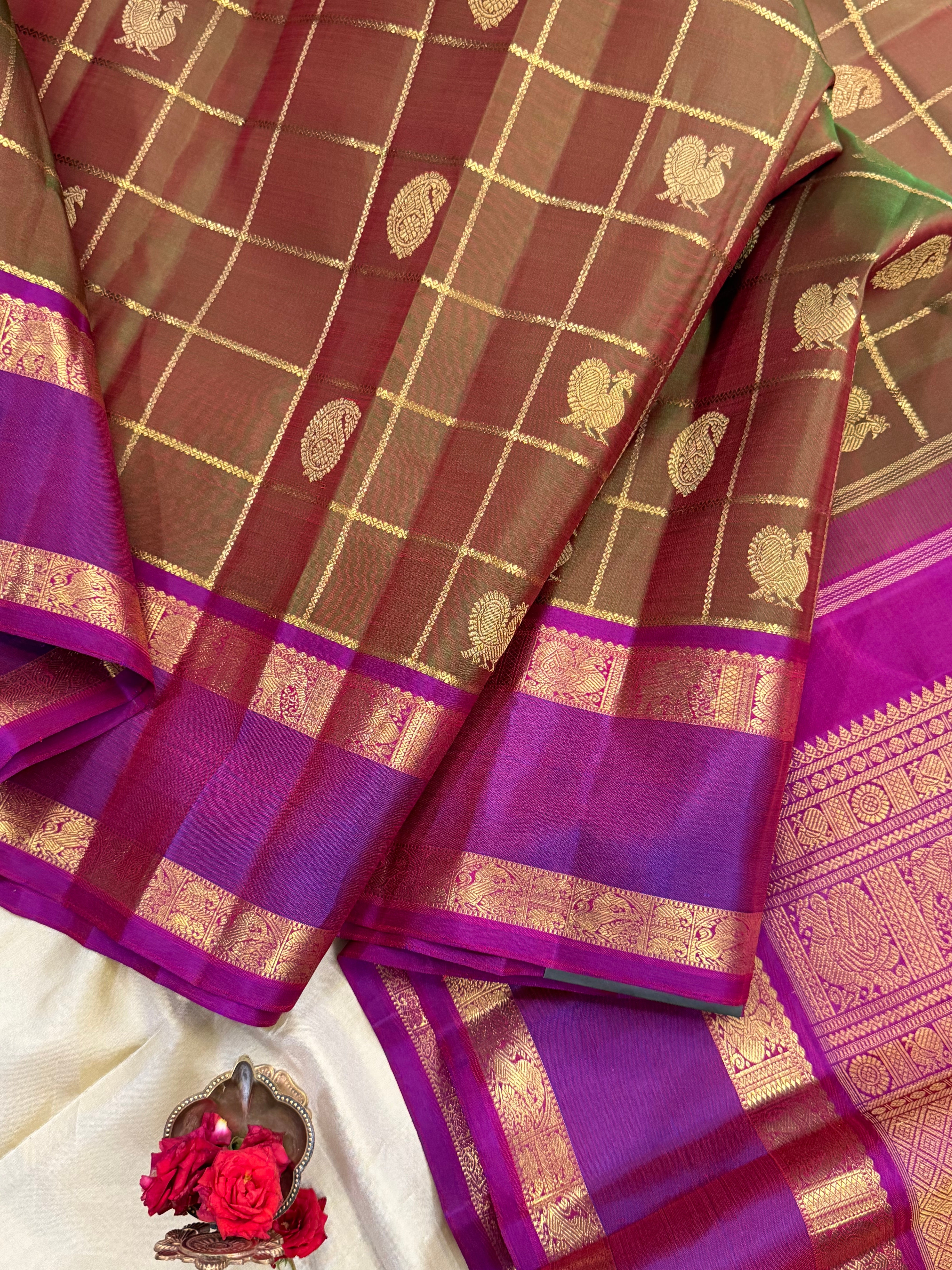 Mann : manthulir  Kattam earthy hues in pure Zari Kanjipuram silk