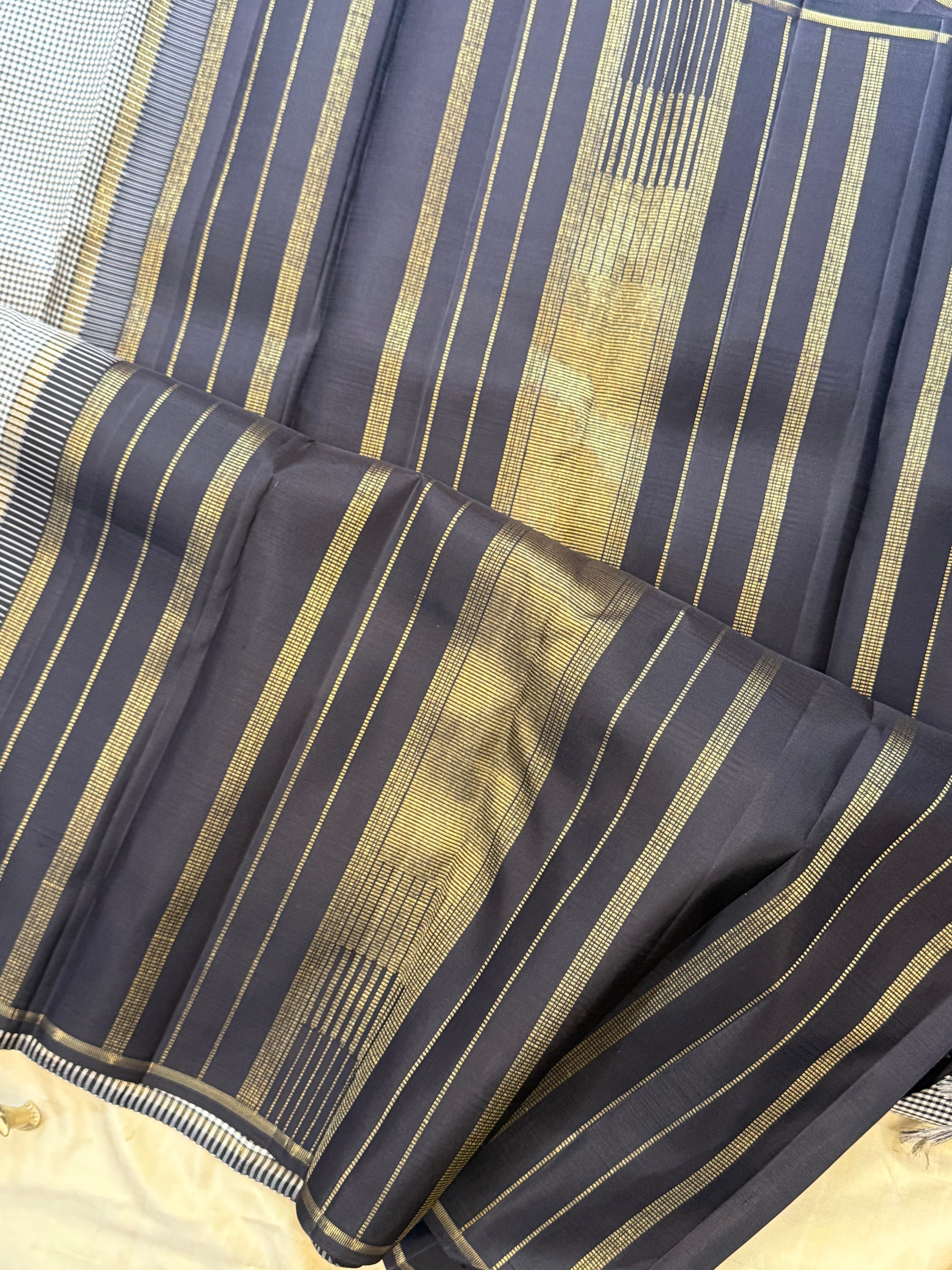 Black and white checks borderless/ Kanjipuram silk