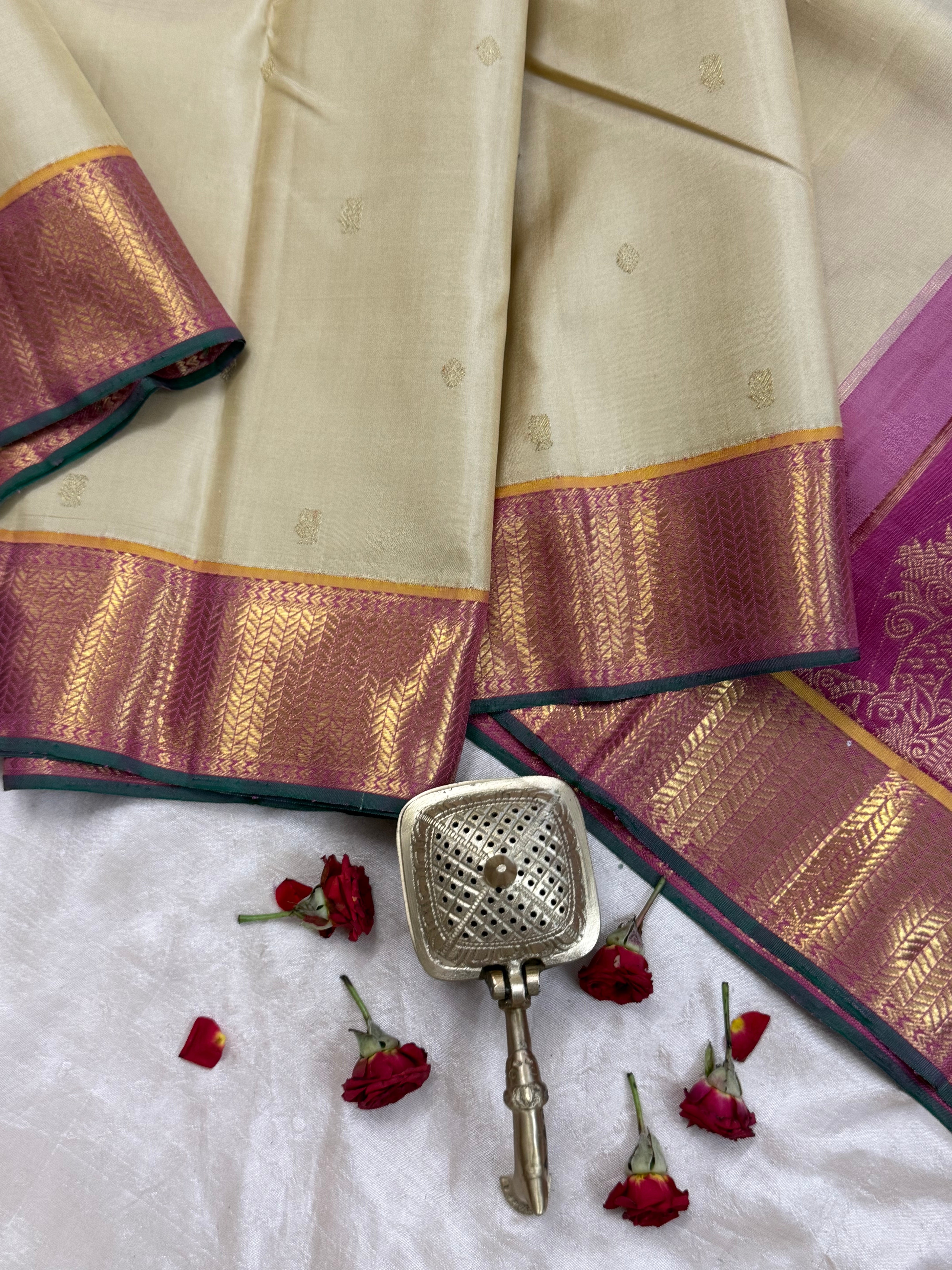 Cremish and pink kai korvai unique pallu/ Kanjipuram silk