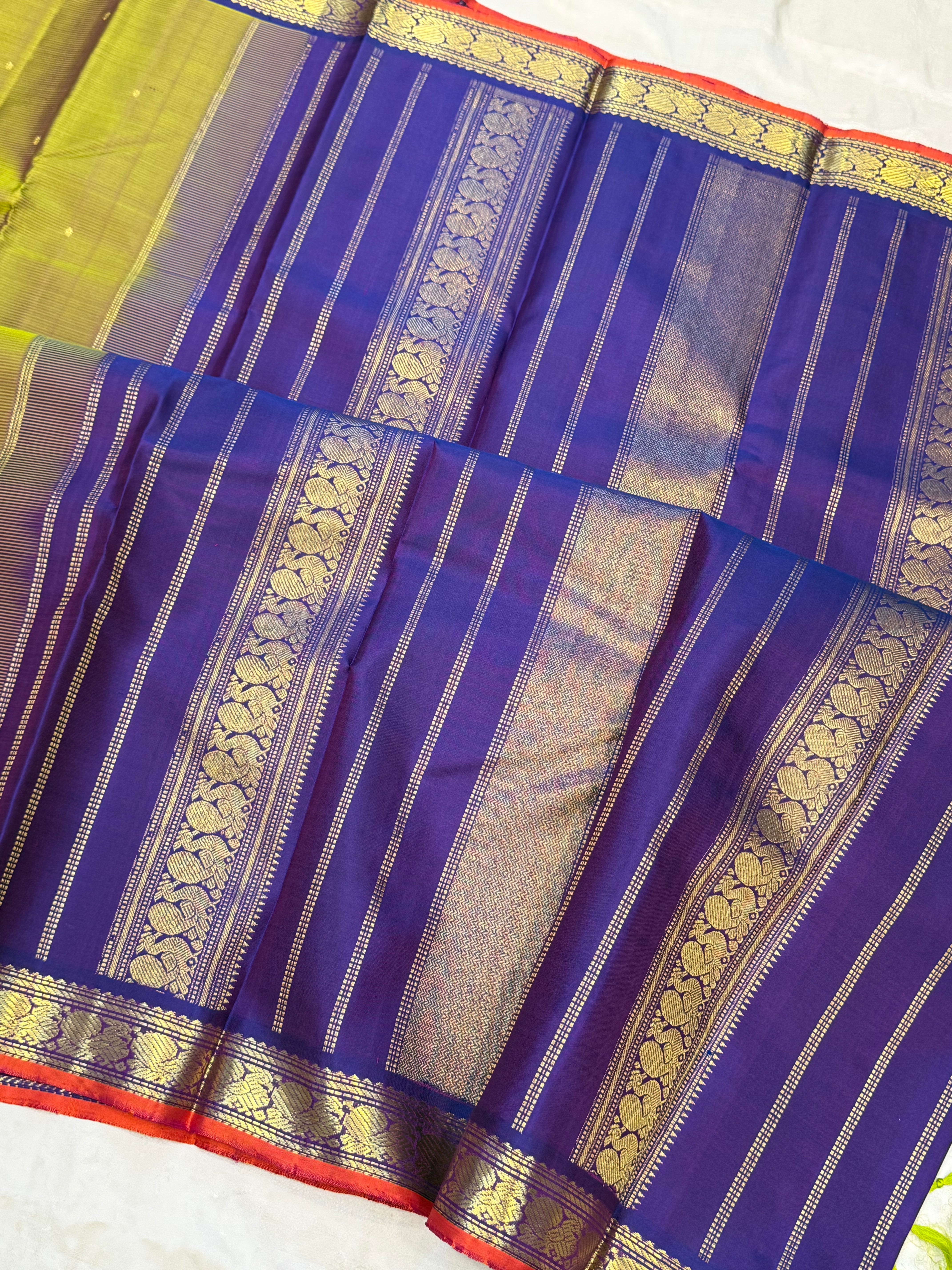 Manthulir annam pet / Aarani silk