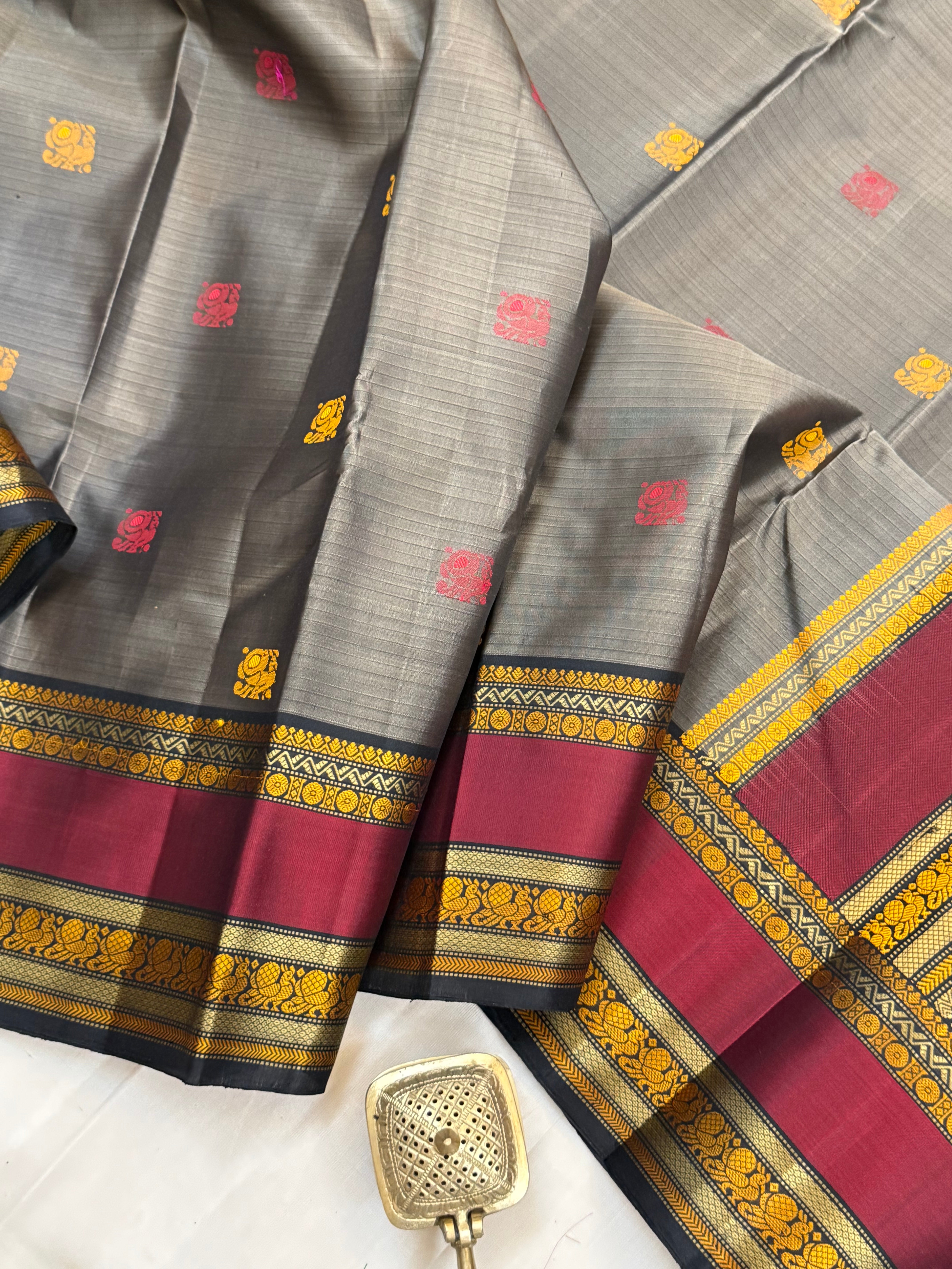 Grey annam butta / Varnangal Thread work  / CLSA 11259