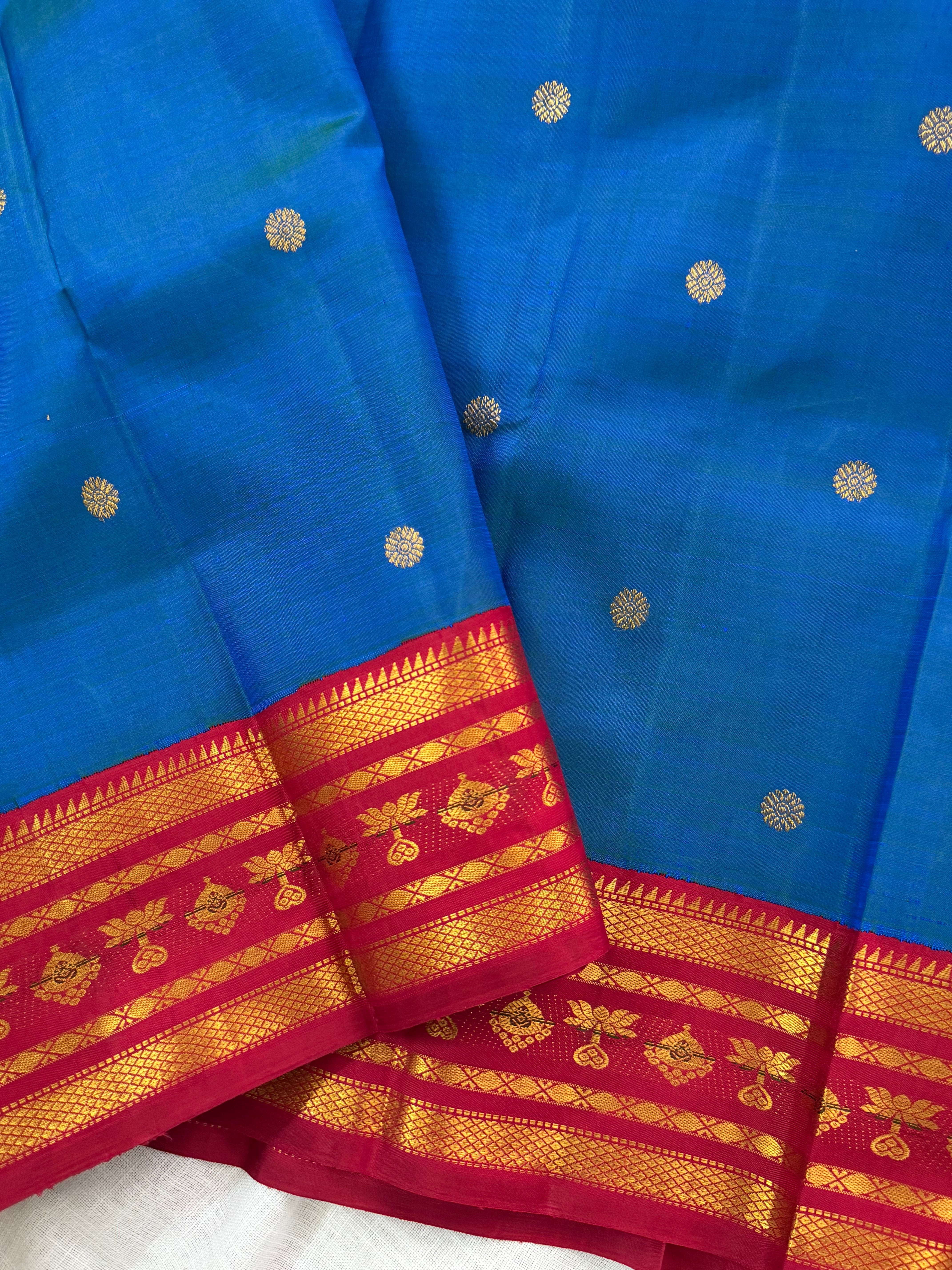 Mayilkazhuthu  korvai   / Arani silk