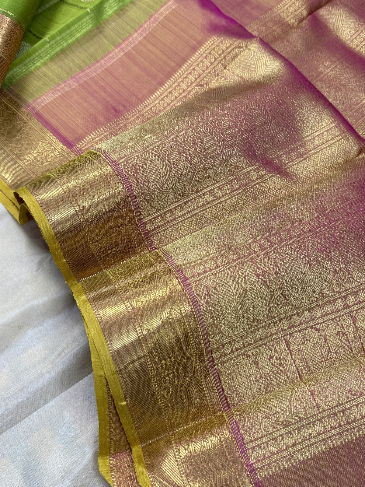 Parrot Green and leaf pink pure Zari Annam chakram Kattam butta /kanjipuram silk saree clsa 10101