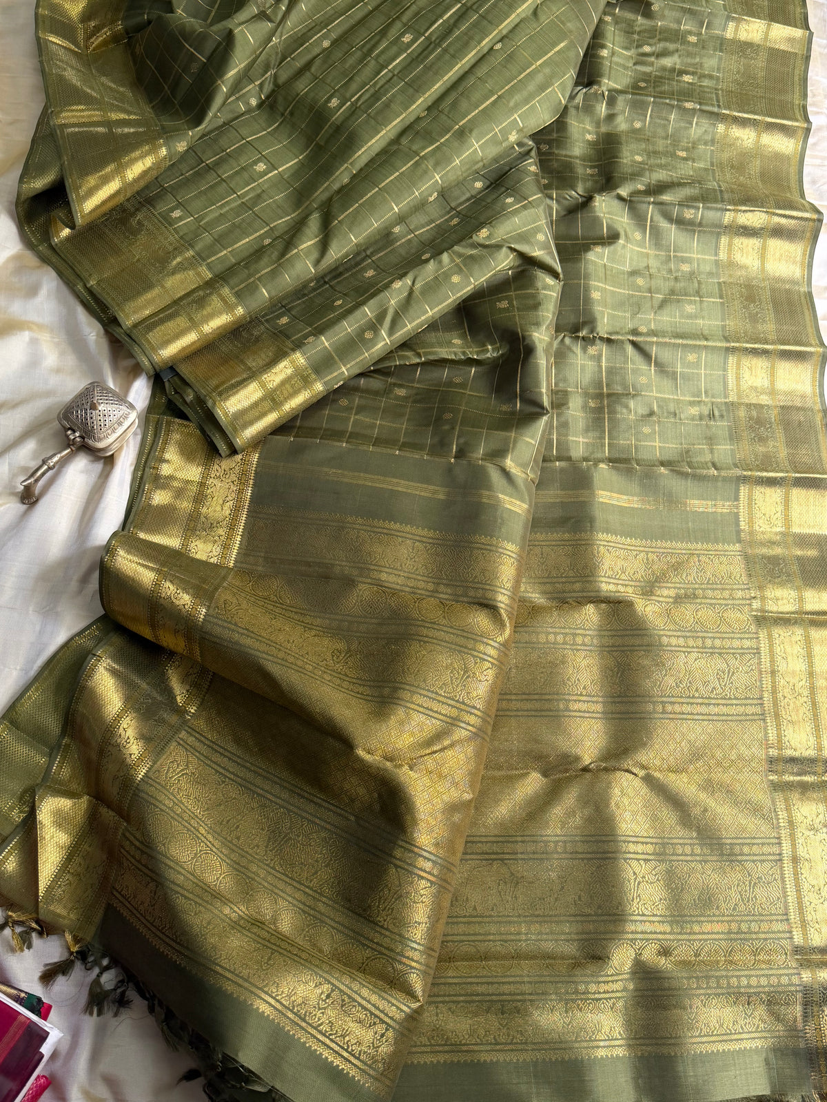 Chutney green Kattam Butta Korvai pure Kanjipuram silk
