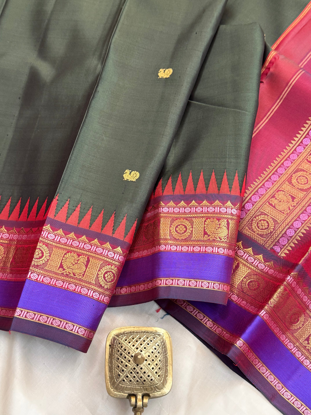 Dark green and Araku unique Iruthalaipakshi butta pallu / Special edition kanjipuram silk