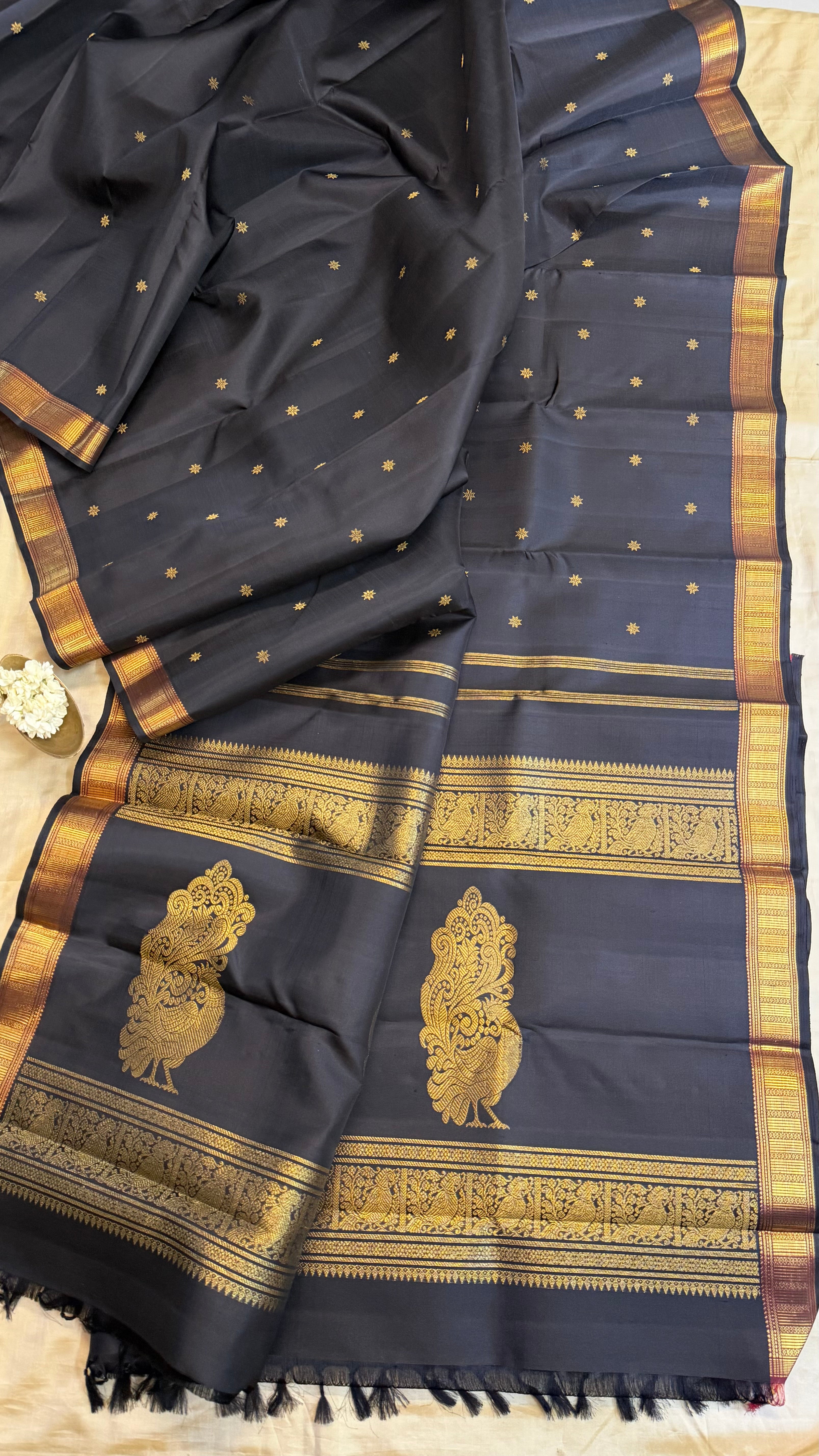 Black Kamalam Butta  / Kanjipuram silk saree