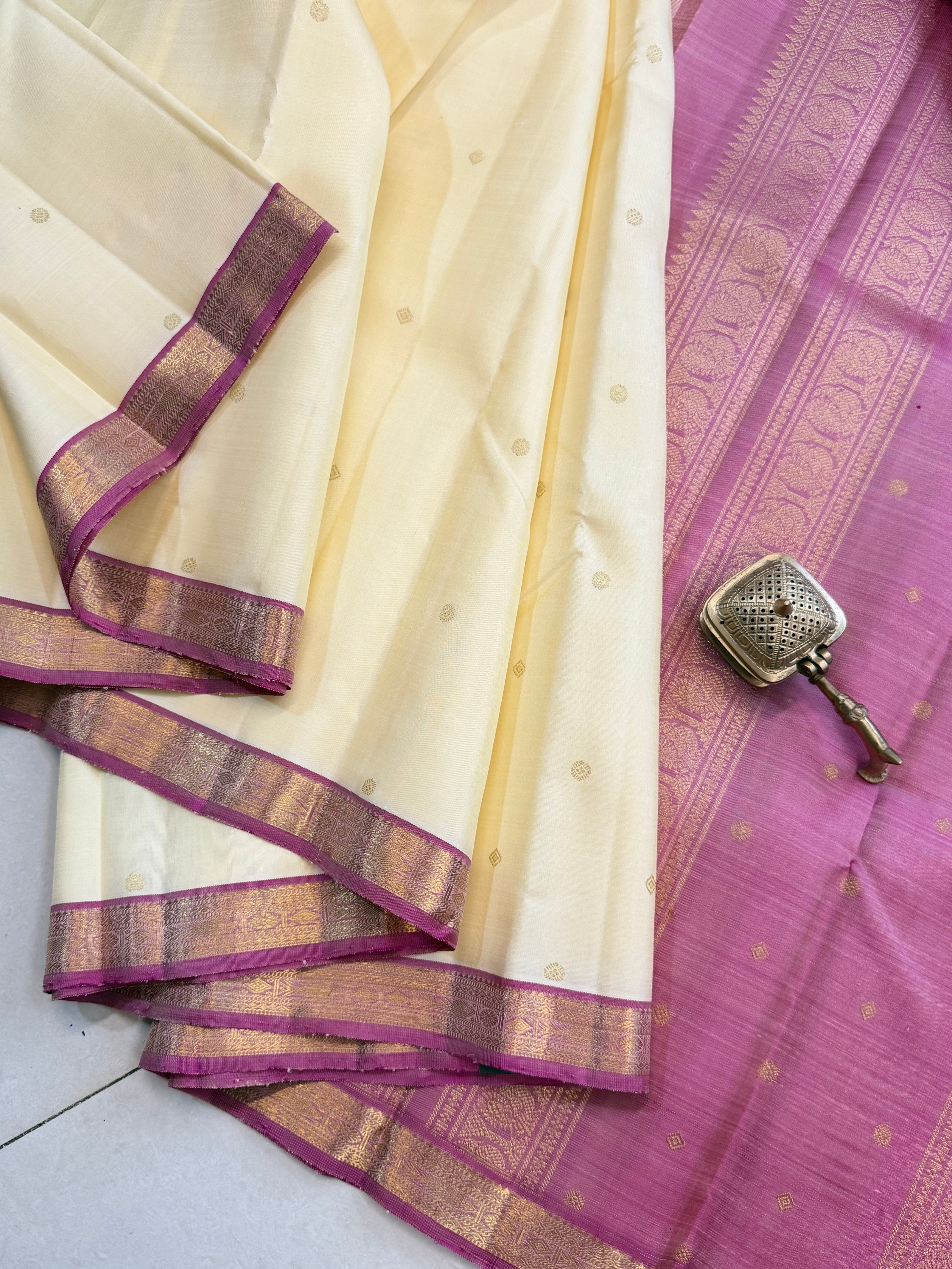 Malligai : off white small border pure Zari Kanjipuram silk