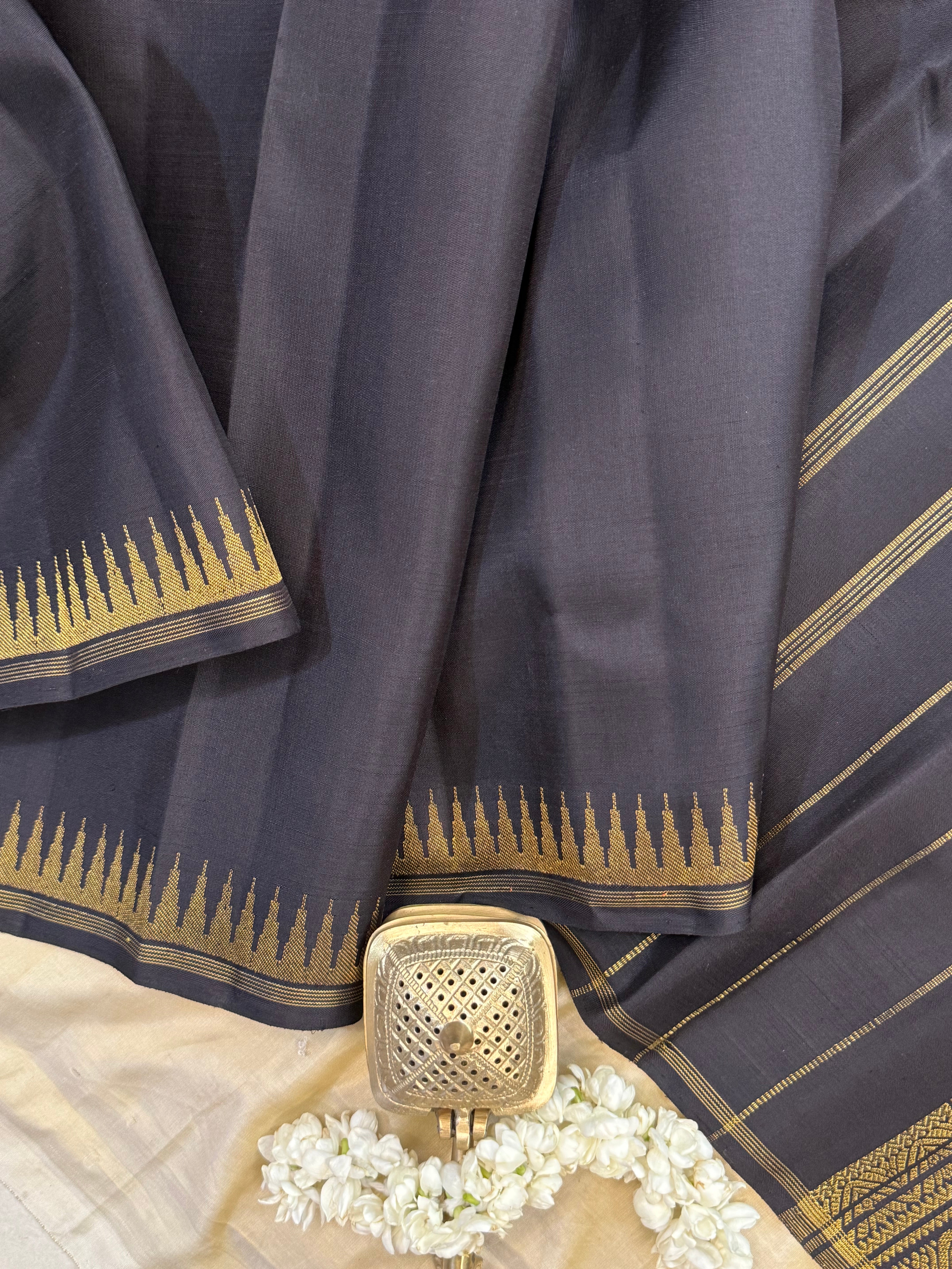 Black small temple border 8 kol/ Kanjipuram silk