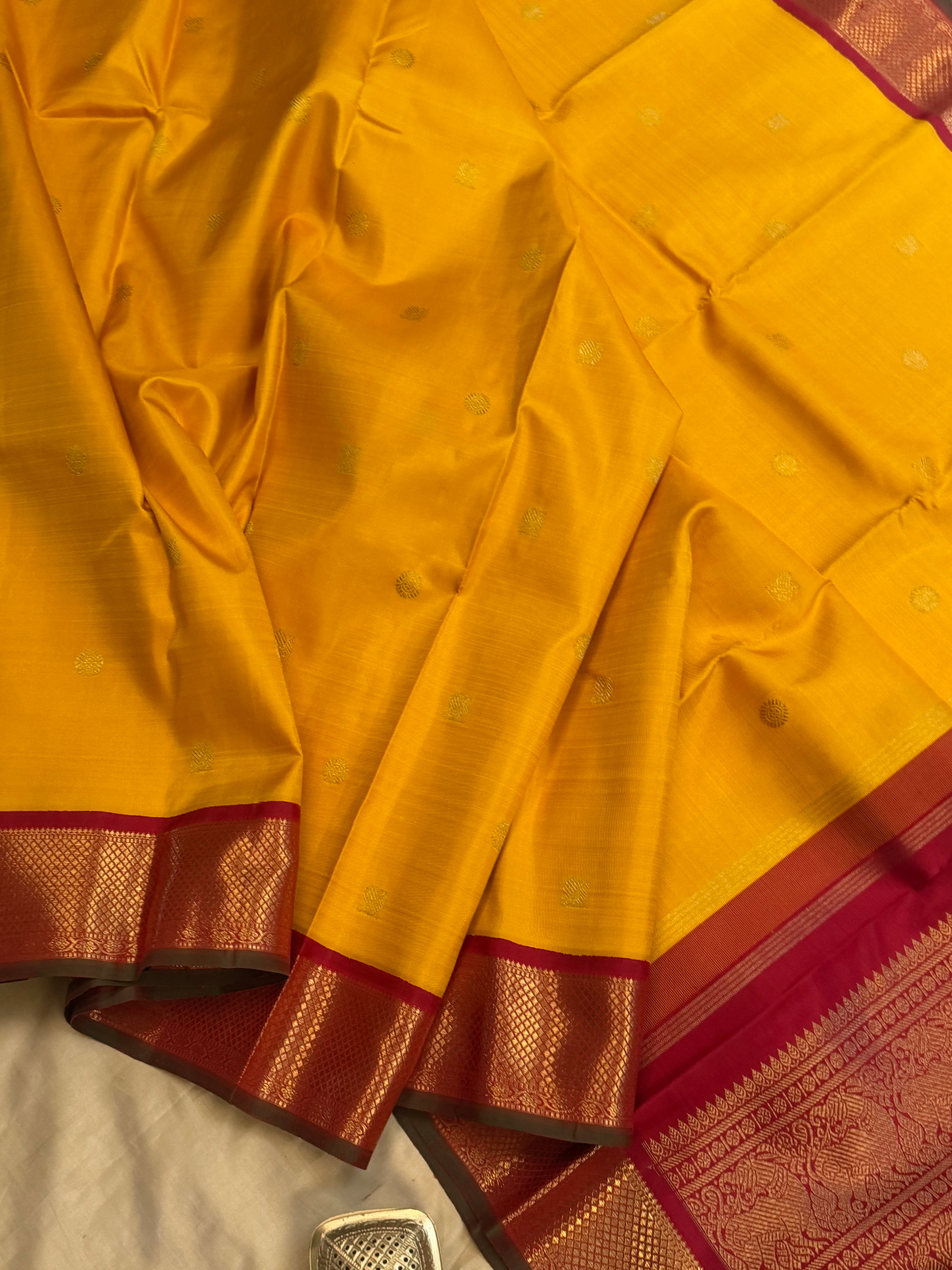 Golden manjal korvai / kanjipuram silk