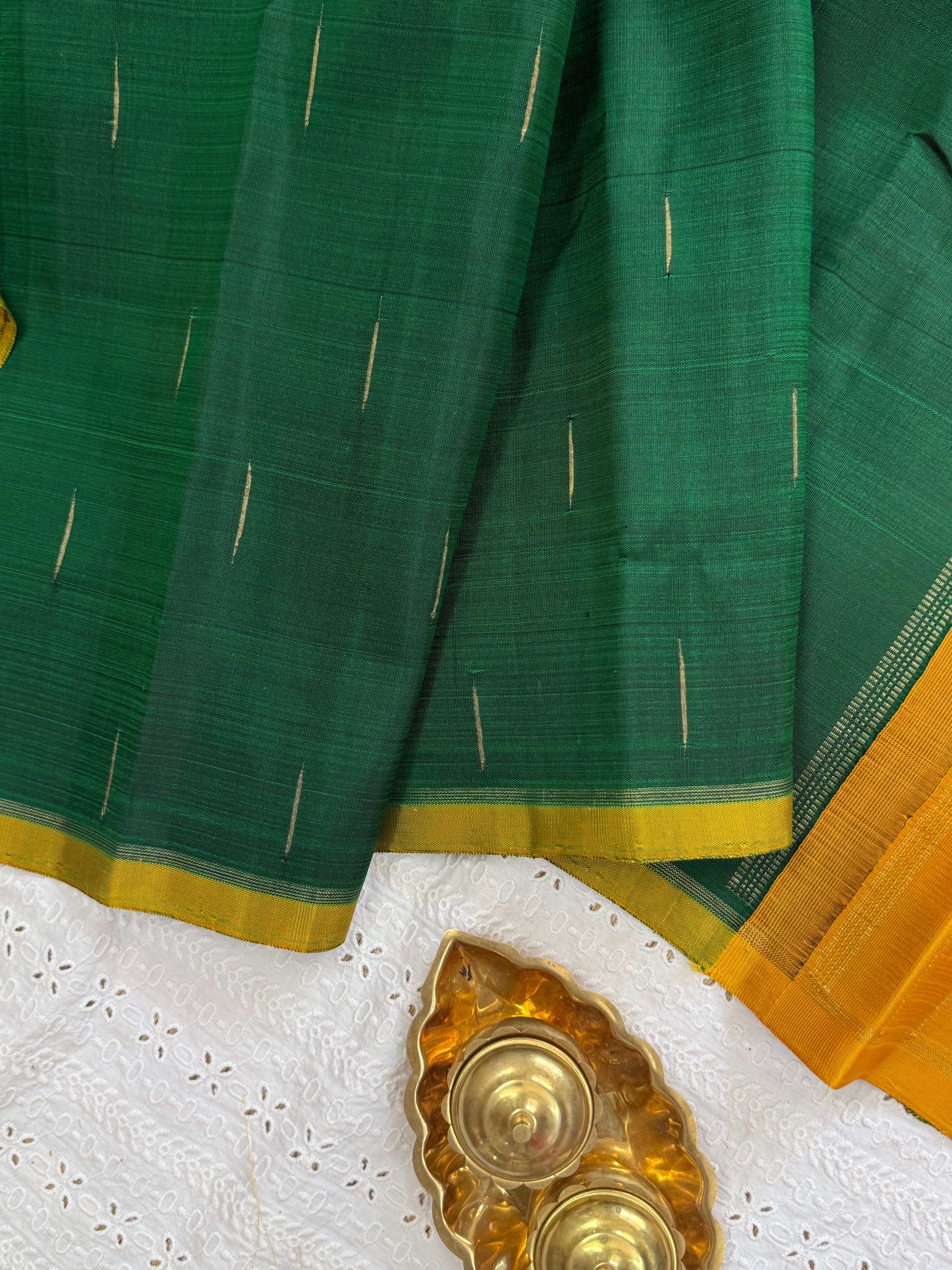 Green malli moggu and mustard / Kanjipuram silk CL9964