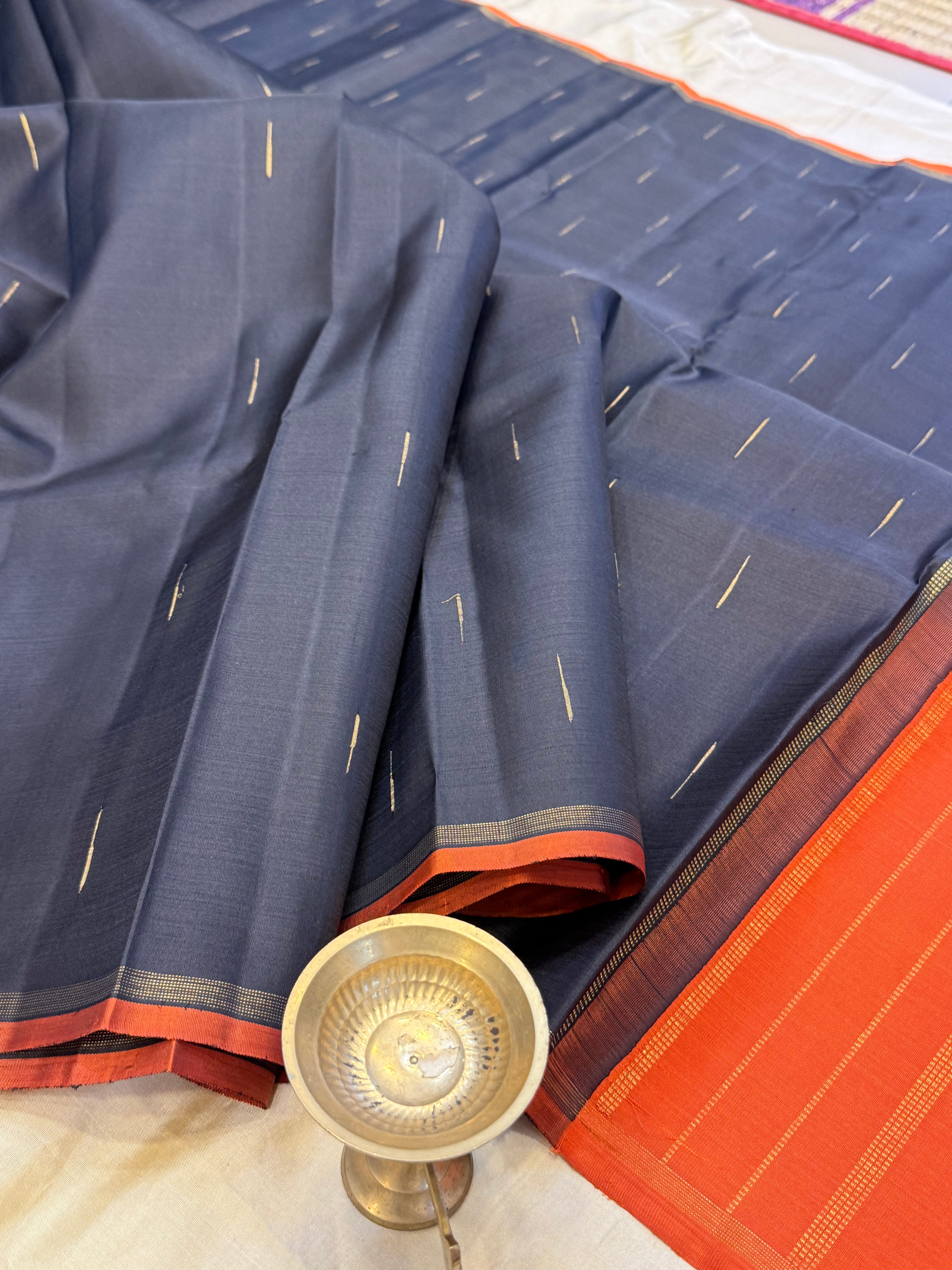 Black malli moggu borderless/ Kanjipuram silk
