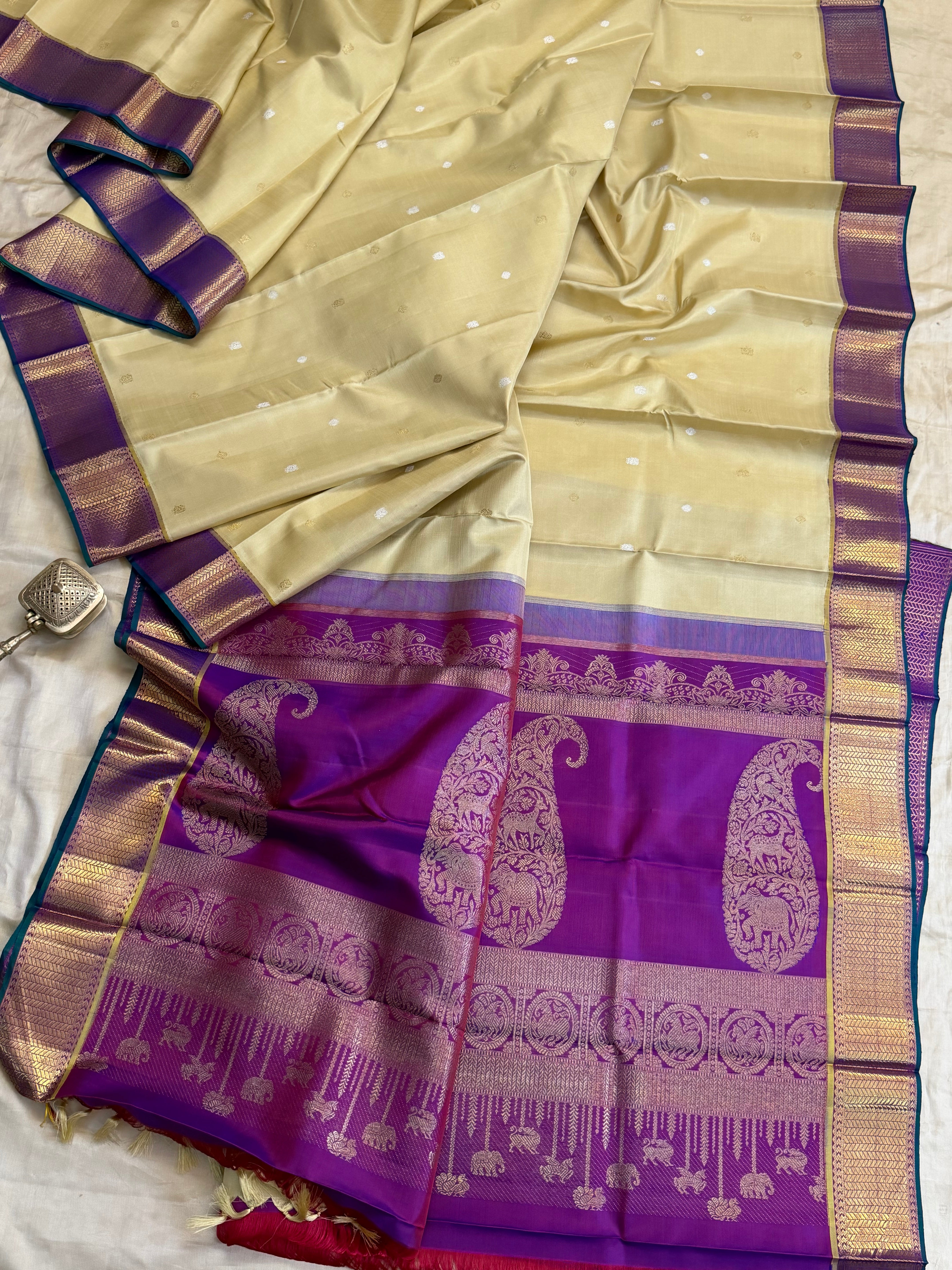 Onam collection: ivory thoranam pet Korvai / pure zari Kanjipuram silk
