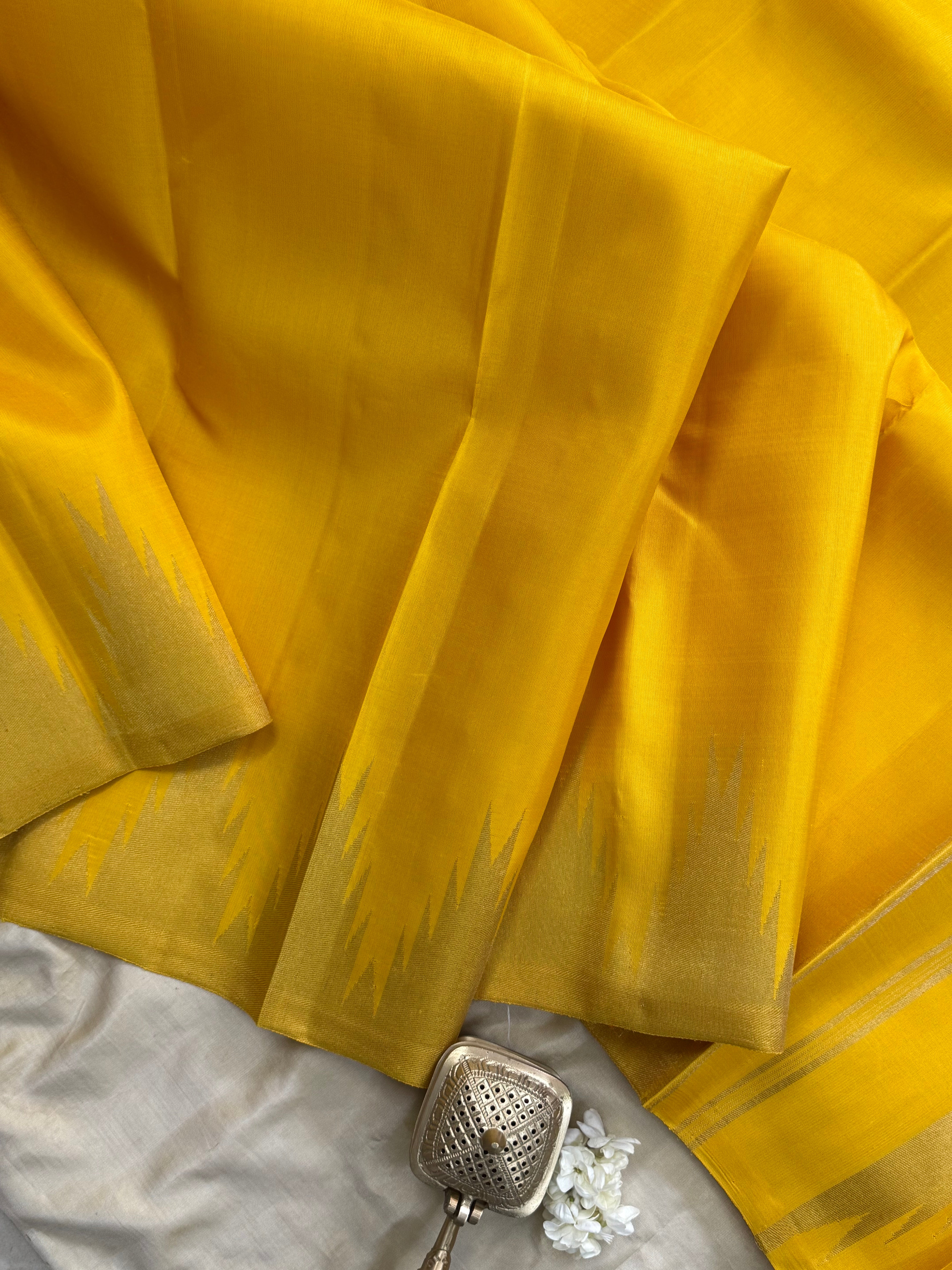 Golden yellow 8 kol temple border / Kanjipuram silk CLSA6306