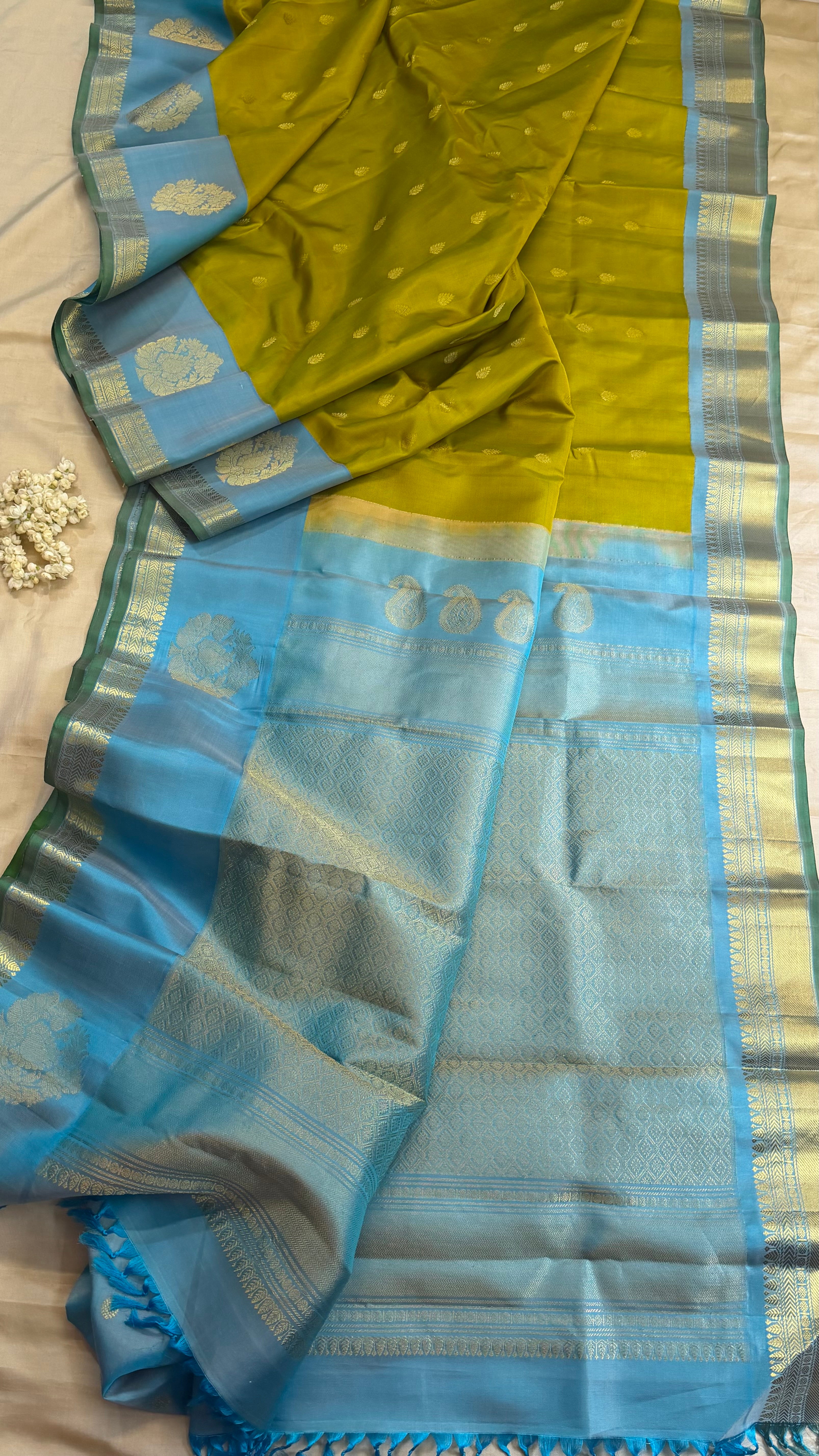 Sampanga green beetu Butta / Gadwal silk