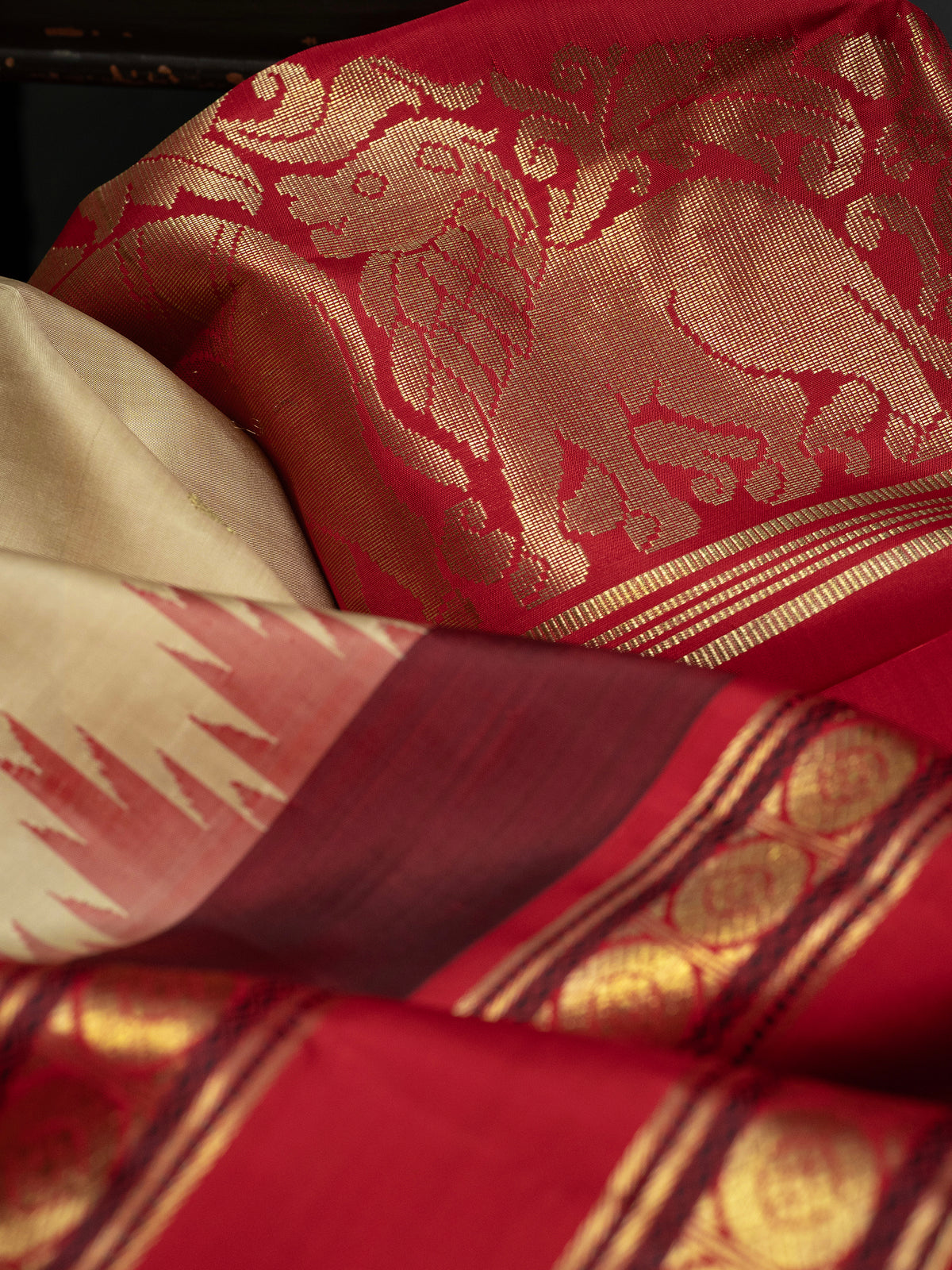 Master weaver offwhite and red rettapet border kai korvai and sorgavasal pallu / Kanjipuram Silk Saree CLSA2234