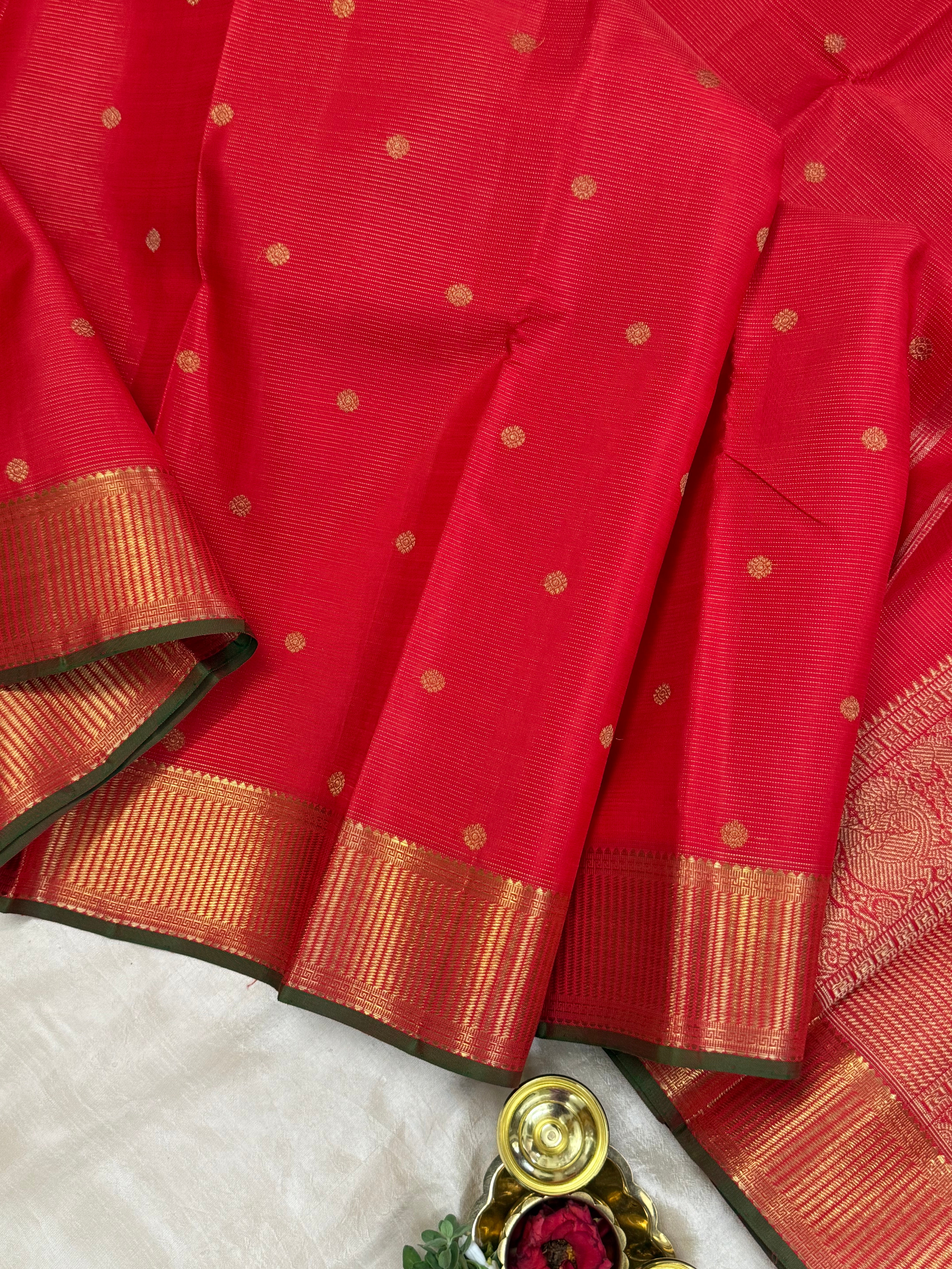 Chilli red vairaoosi and body butta / Kanjipuram silk