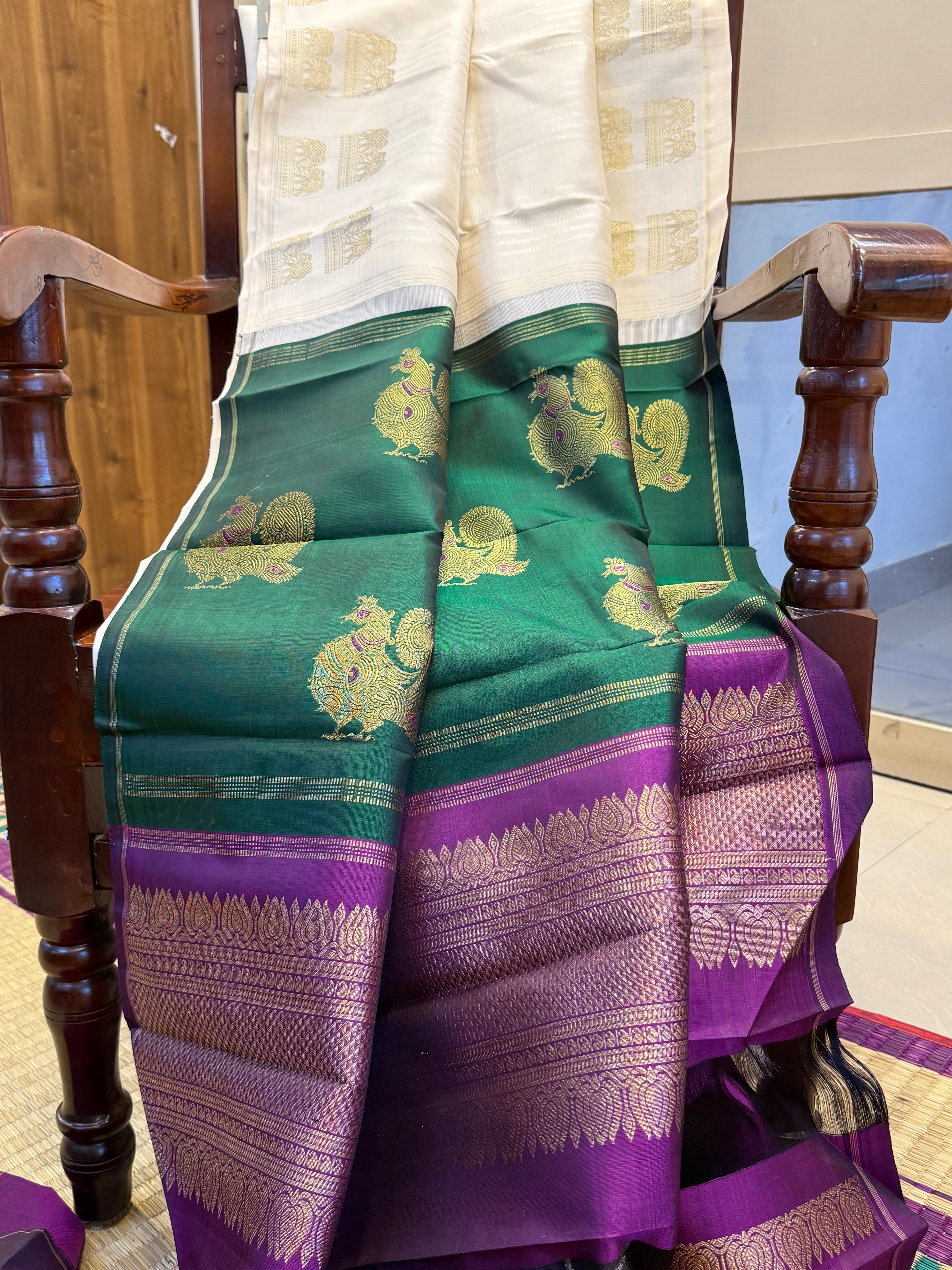 Offwhite border jodi yannai butta double color pallu / Kanjipuram silk CL9979
