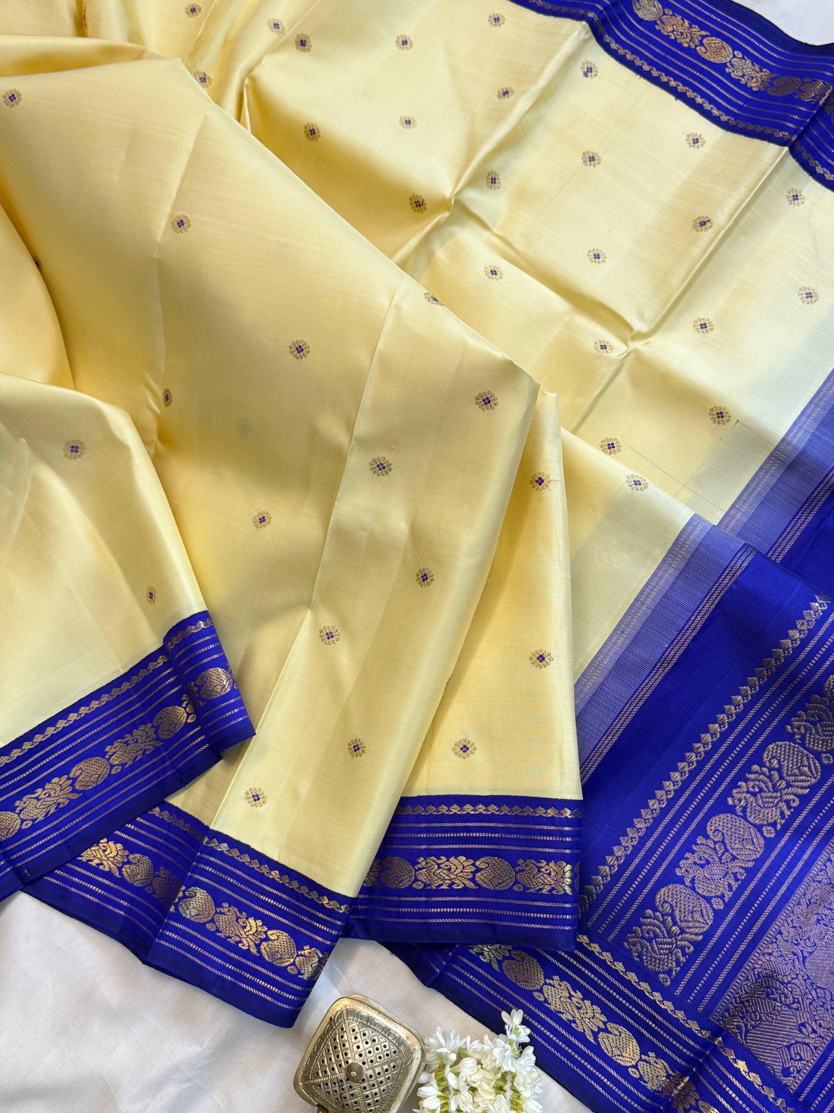 Cream meenakari butta Korvai / pure Kanjipuram Saree CLSA10395