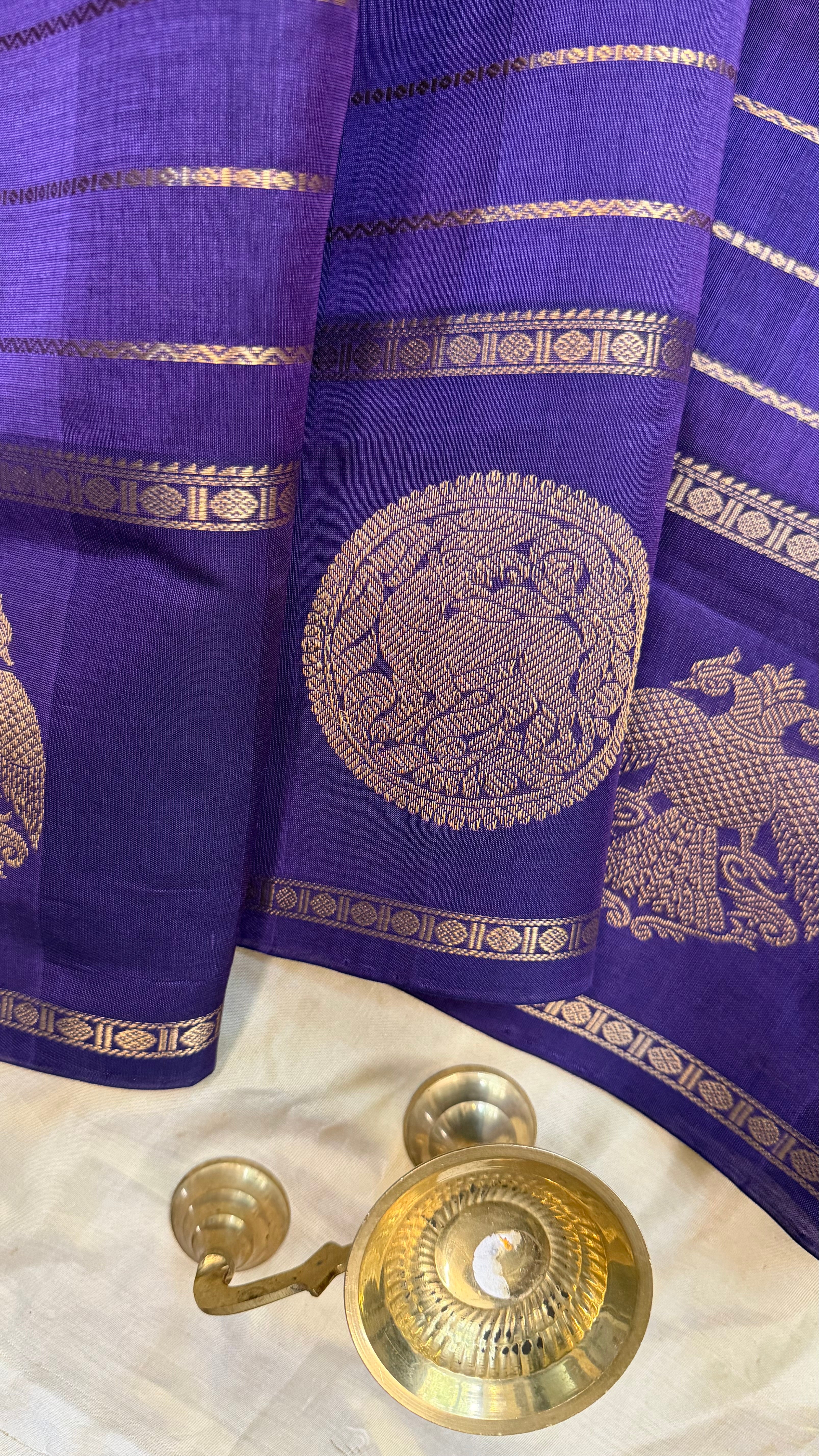 Deep purple veldhari and border butta / Silk Cotton