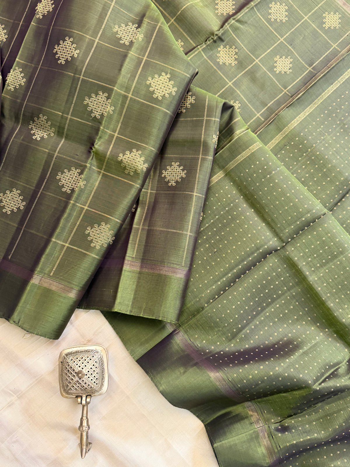 Colours of Navarathri mehandi green / pure Kanjipuram silk