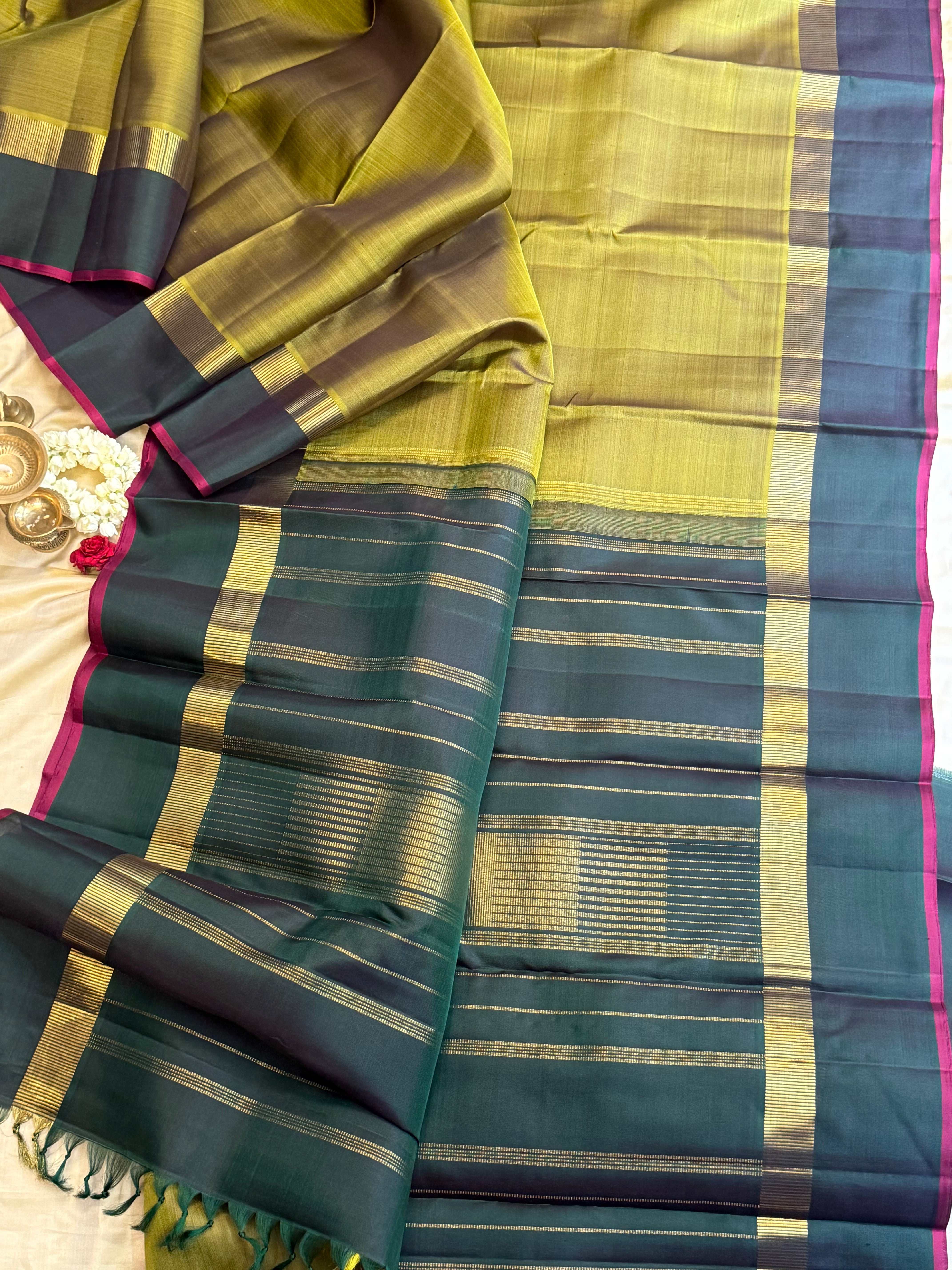 Olive green and dark green kaal erangina border/ Kanjipuram silk