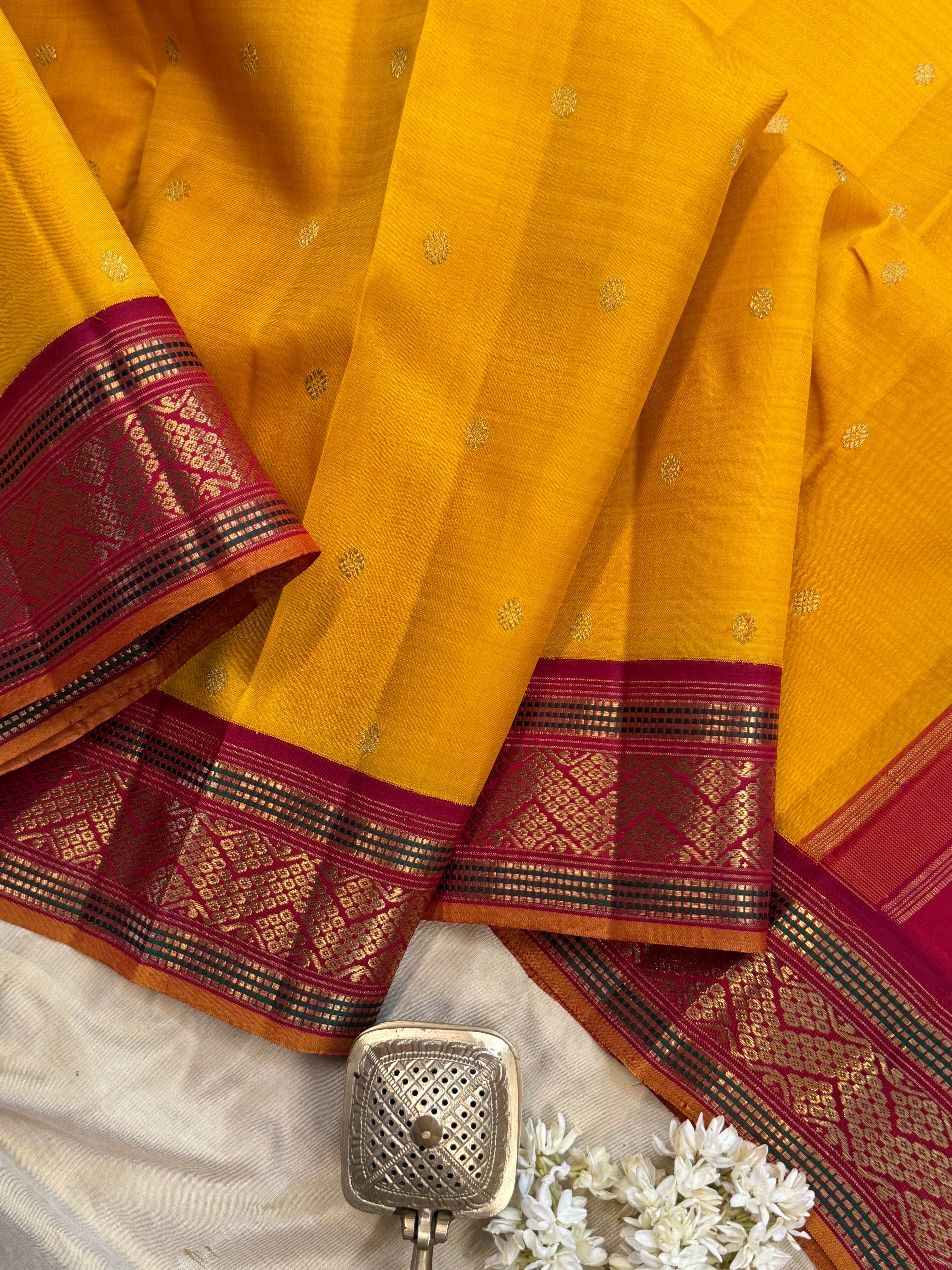 Manjal and araku kai korvai/ Kanjipuram silk