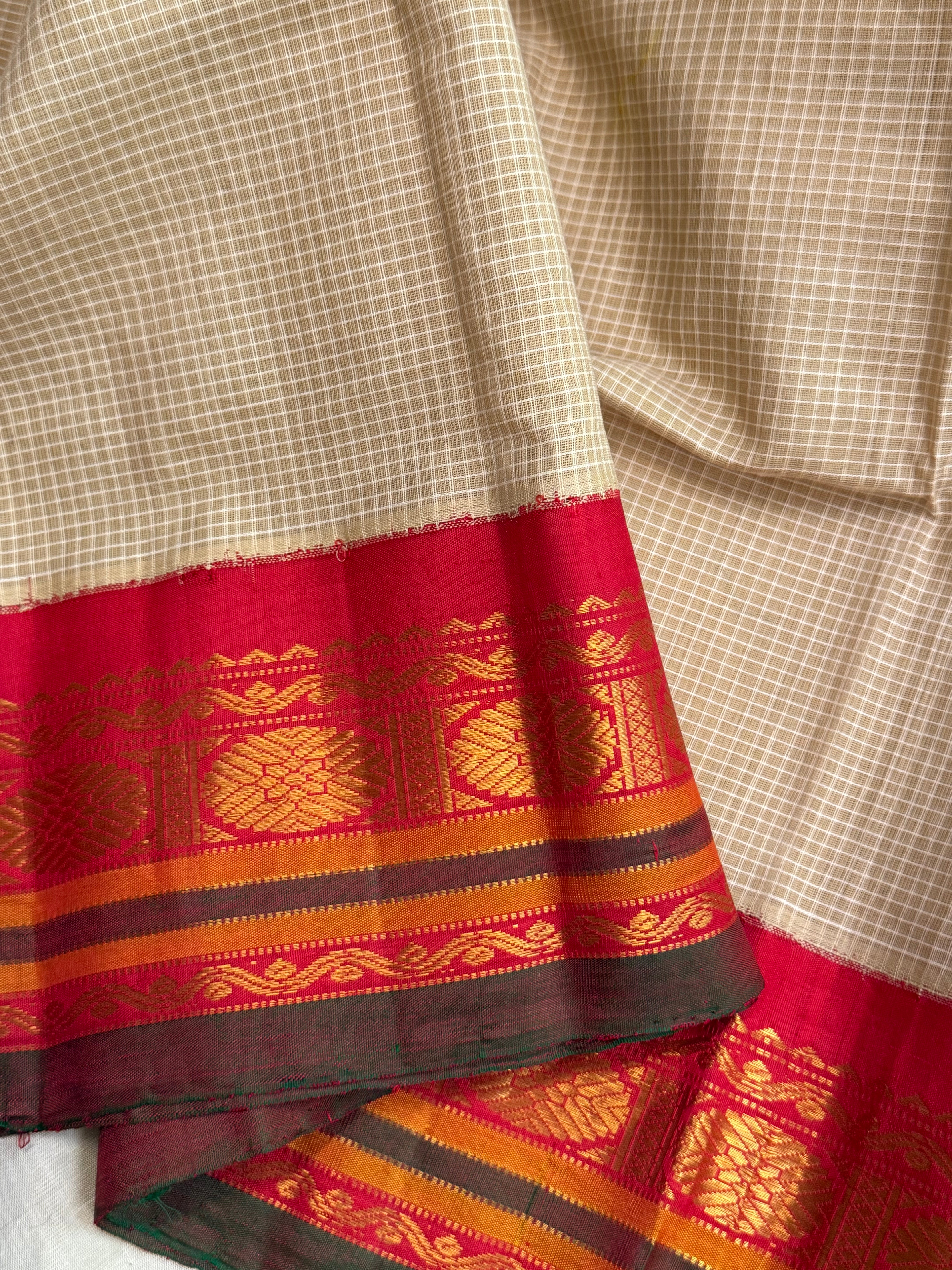 Creame and red korvai / Gadwal cotton (No Blouse)