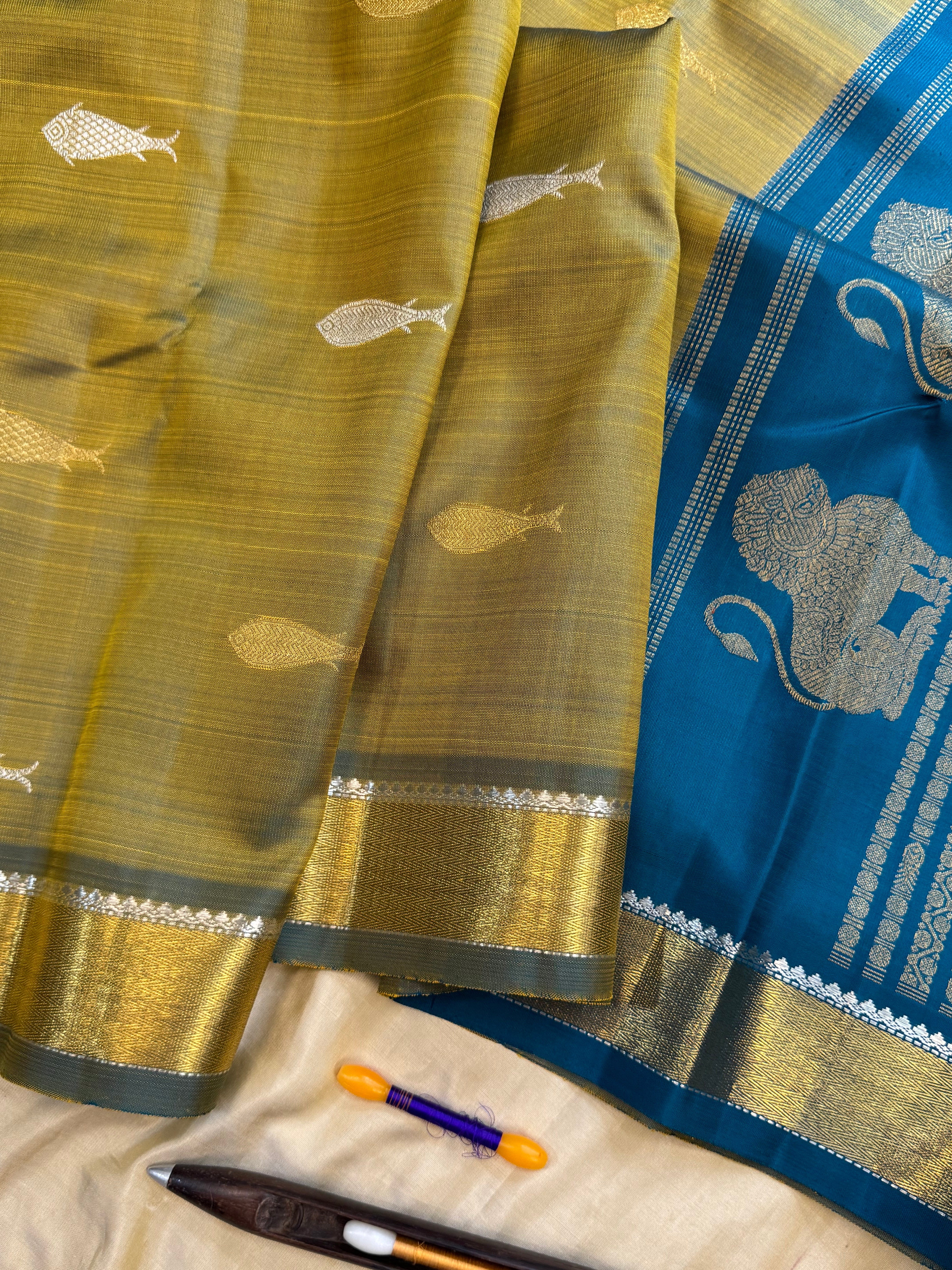 Master weaver fish Butta long Palla   : kanjipuram silk