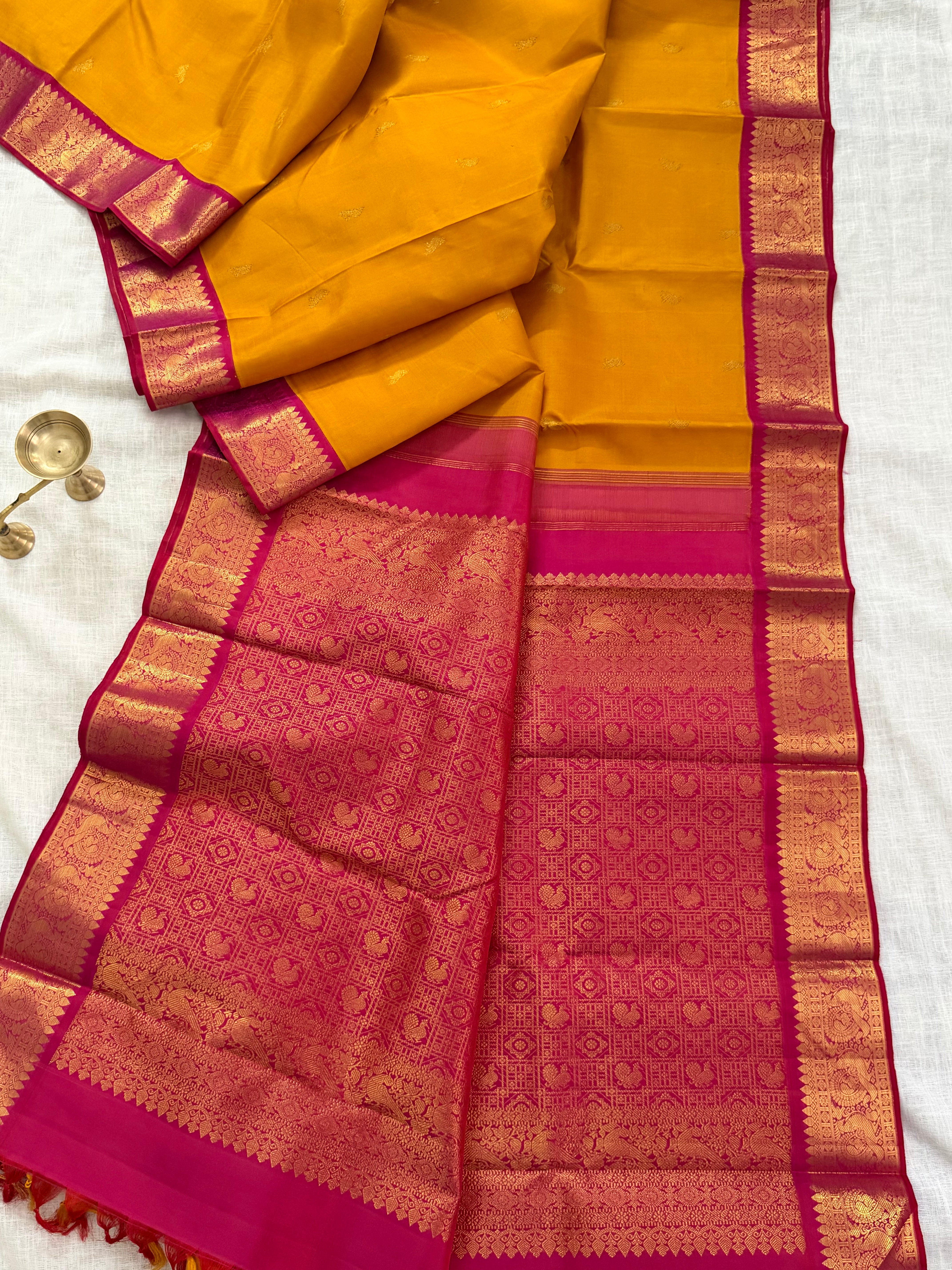 Golden yellow korvai   / Arani silk
