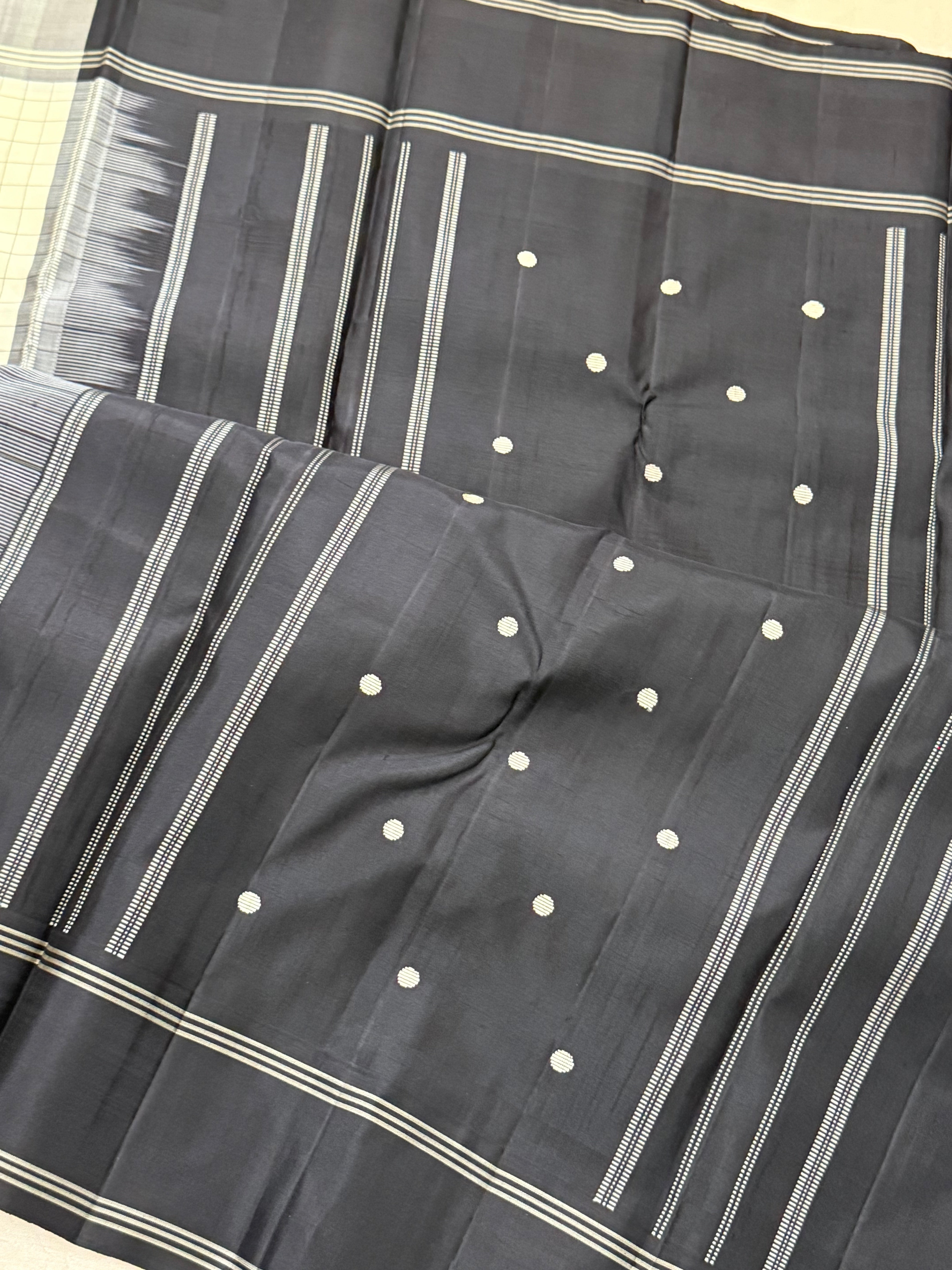 Off white checks with thread Butta/Aarani silk