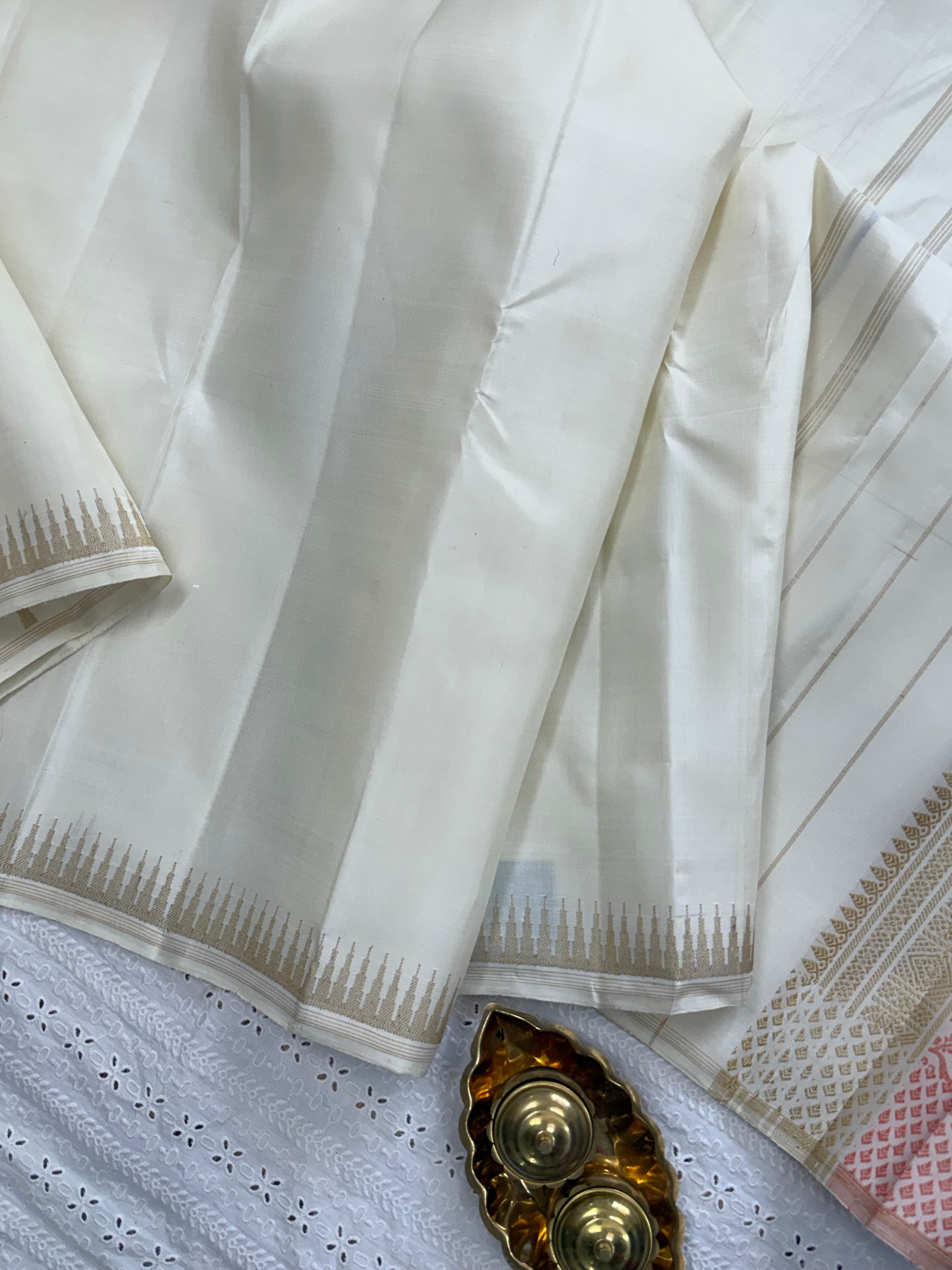 Offwhite small temple border Unique pallu/ Kanjipuram Silk CL10142