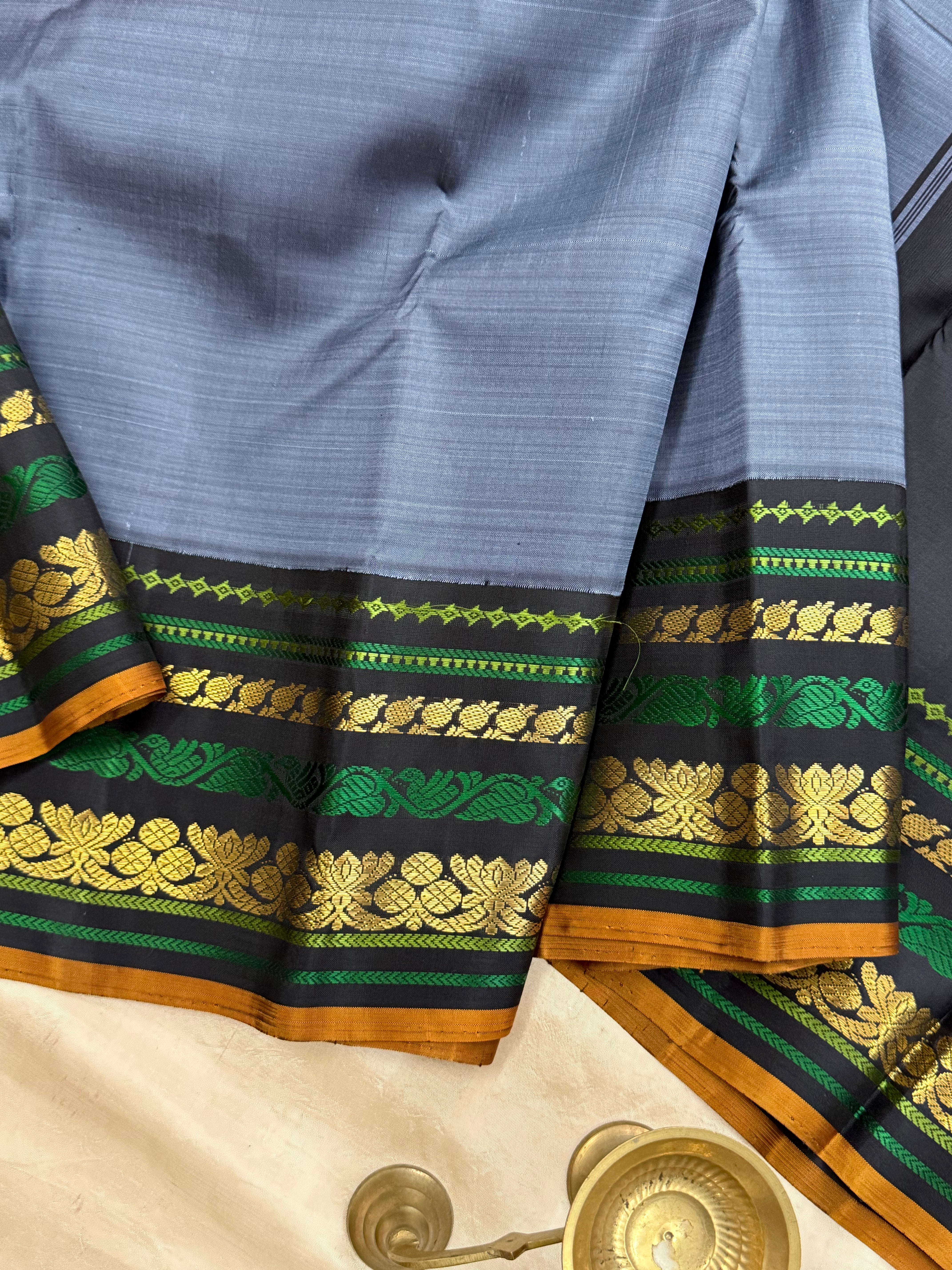 Master weaver - Grey and black Sorgavasal pallu / Kanjipuram silk