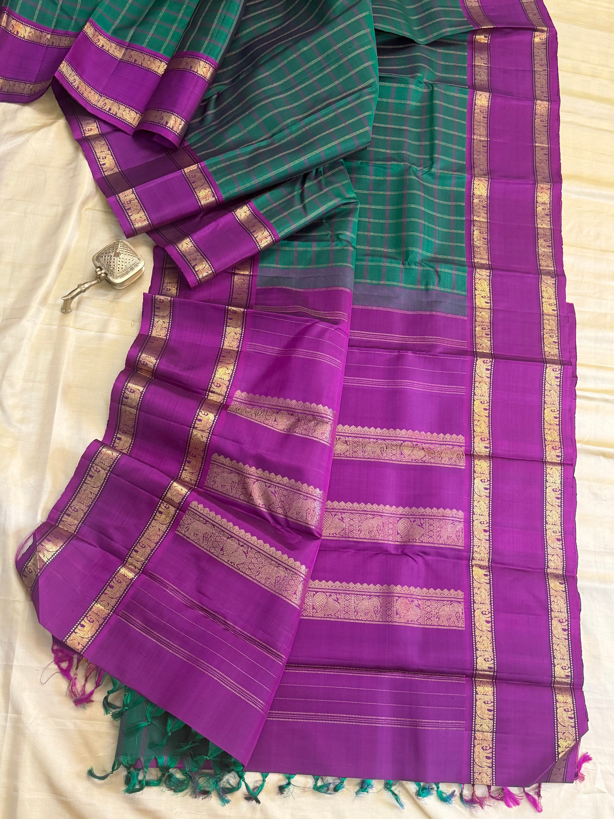 Colours of Navarathri bottle green Kattam Butta  / pure Kanjipuram silk