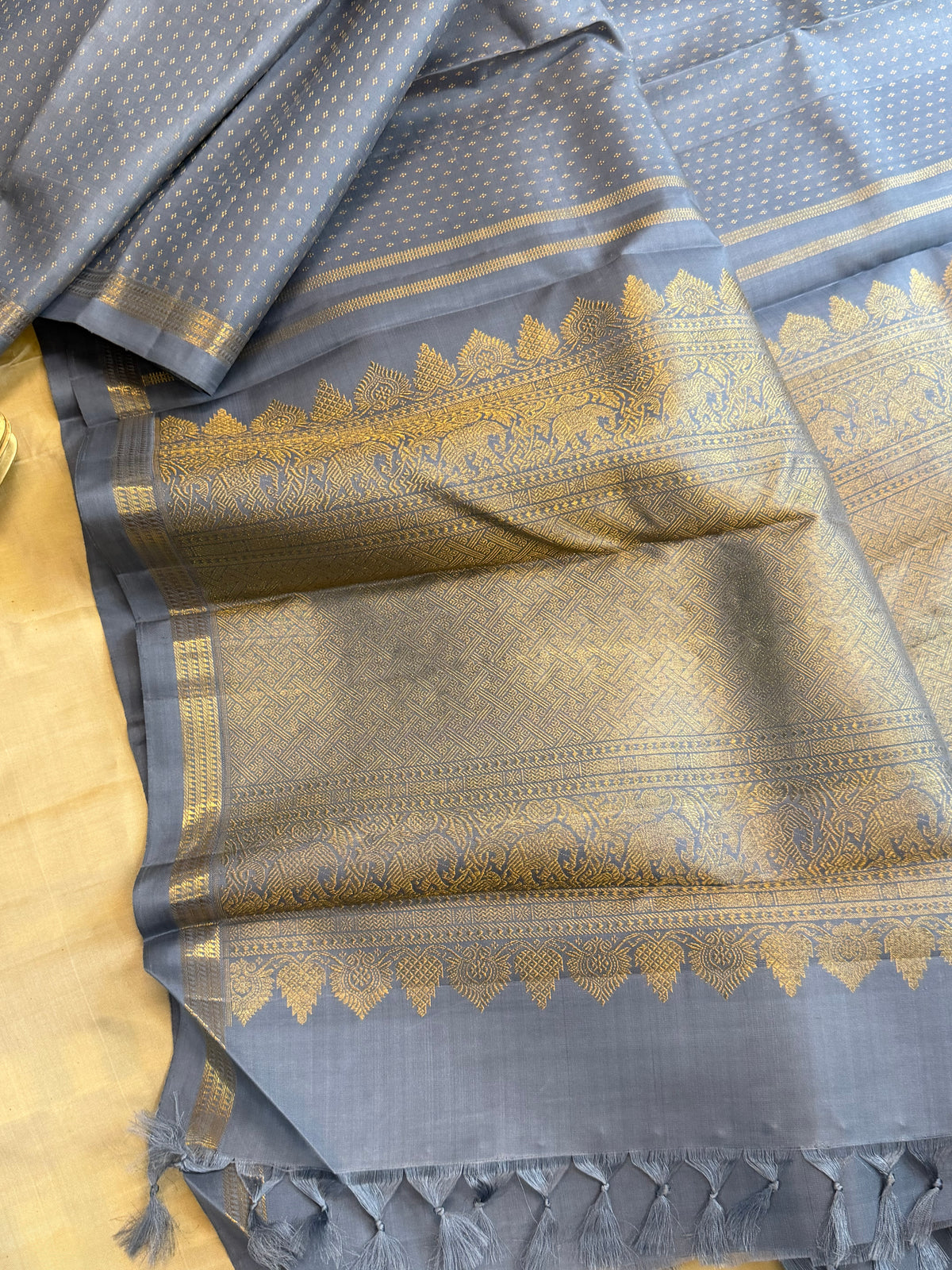 Body butta and small border pure Zari / Kanjipuram silk saree clsa 6177