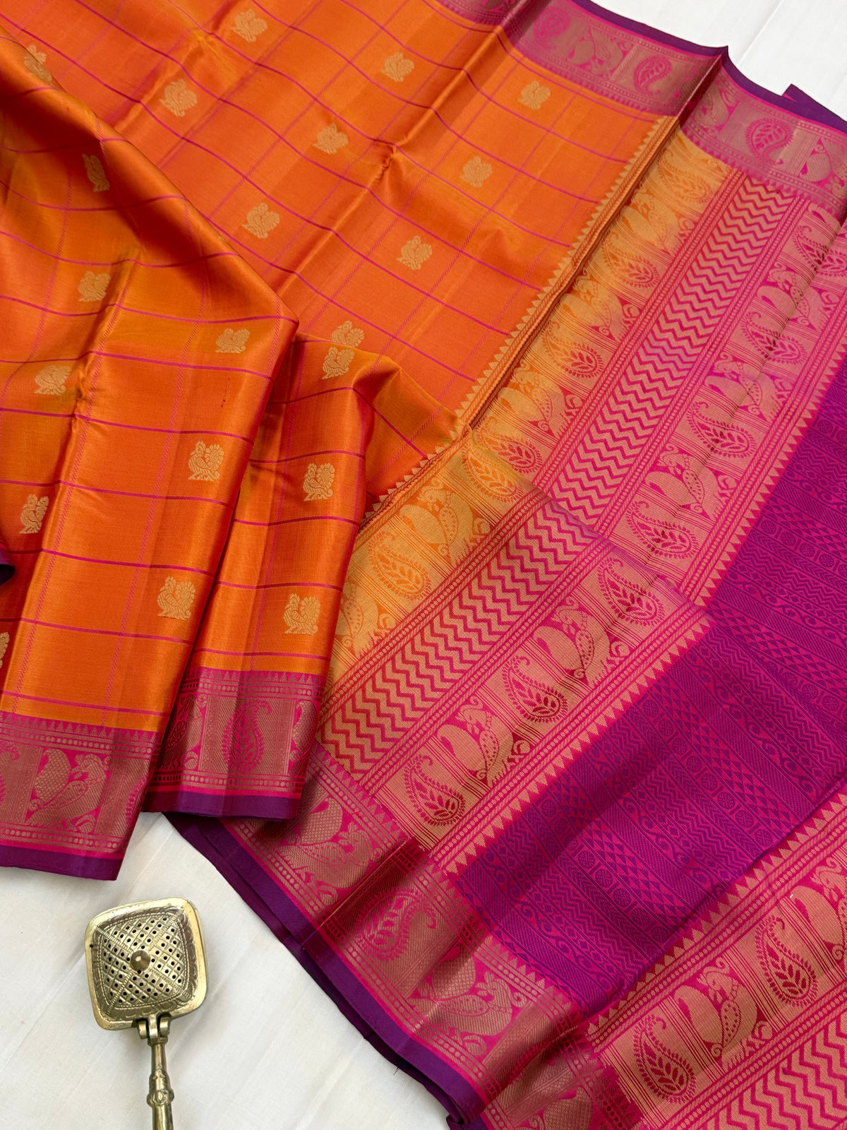 Simha and pink kattam butta /Varnangal thread work CLSA11278
